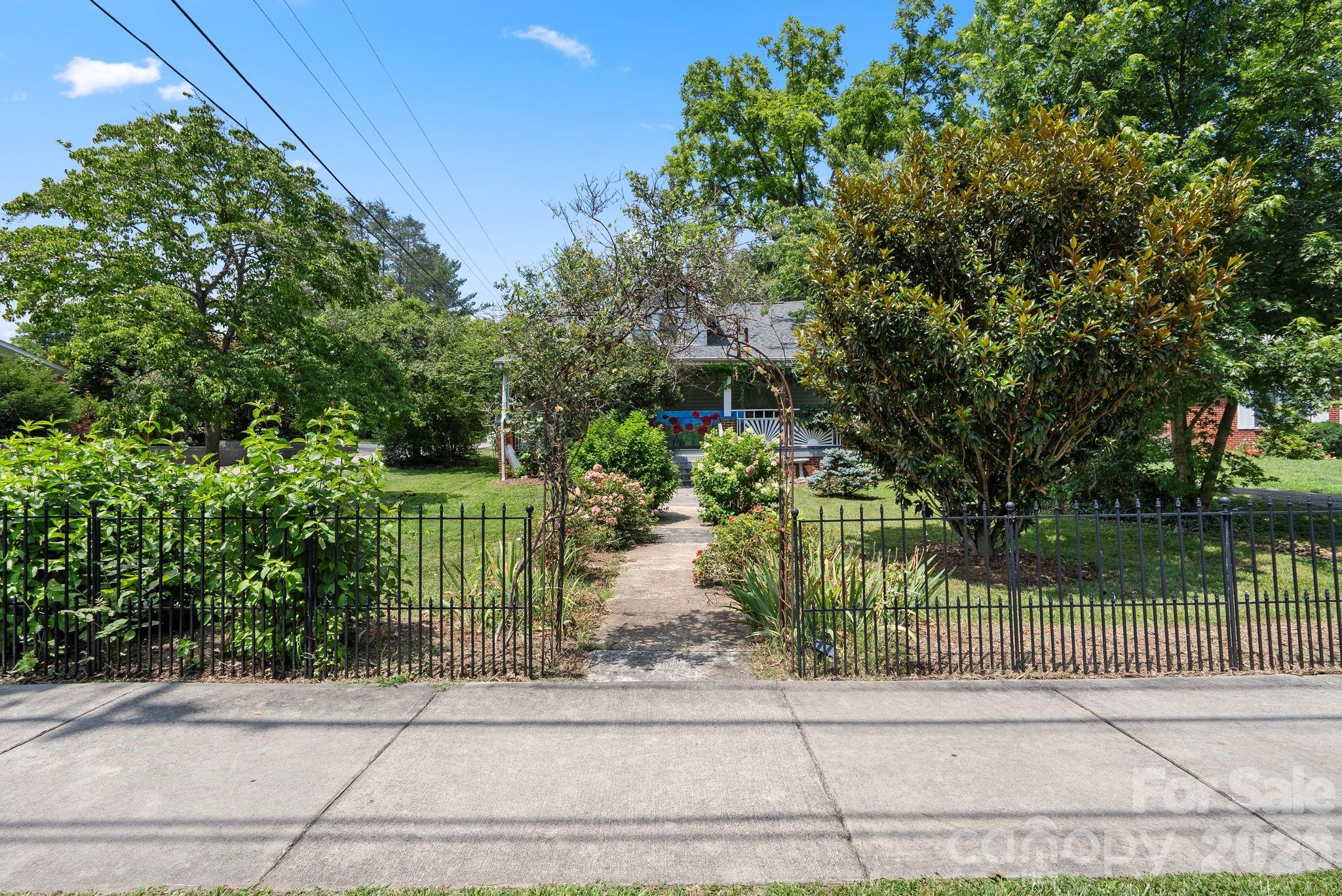 49 Church Street — Weaverville