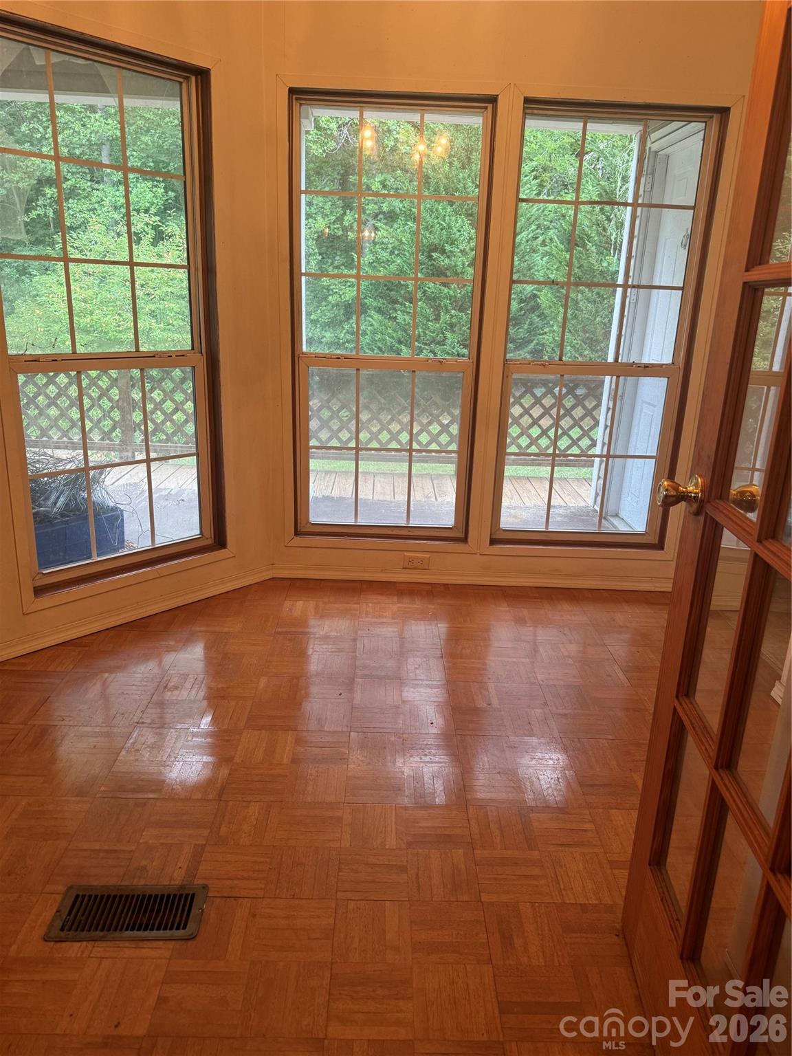 284 Paul Gosnell Road — Marshall