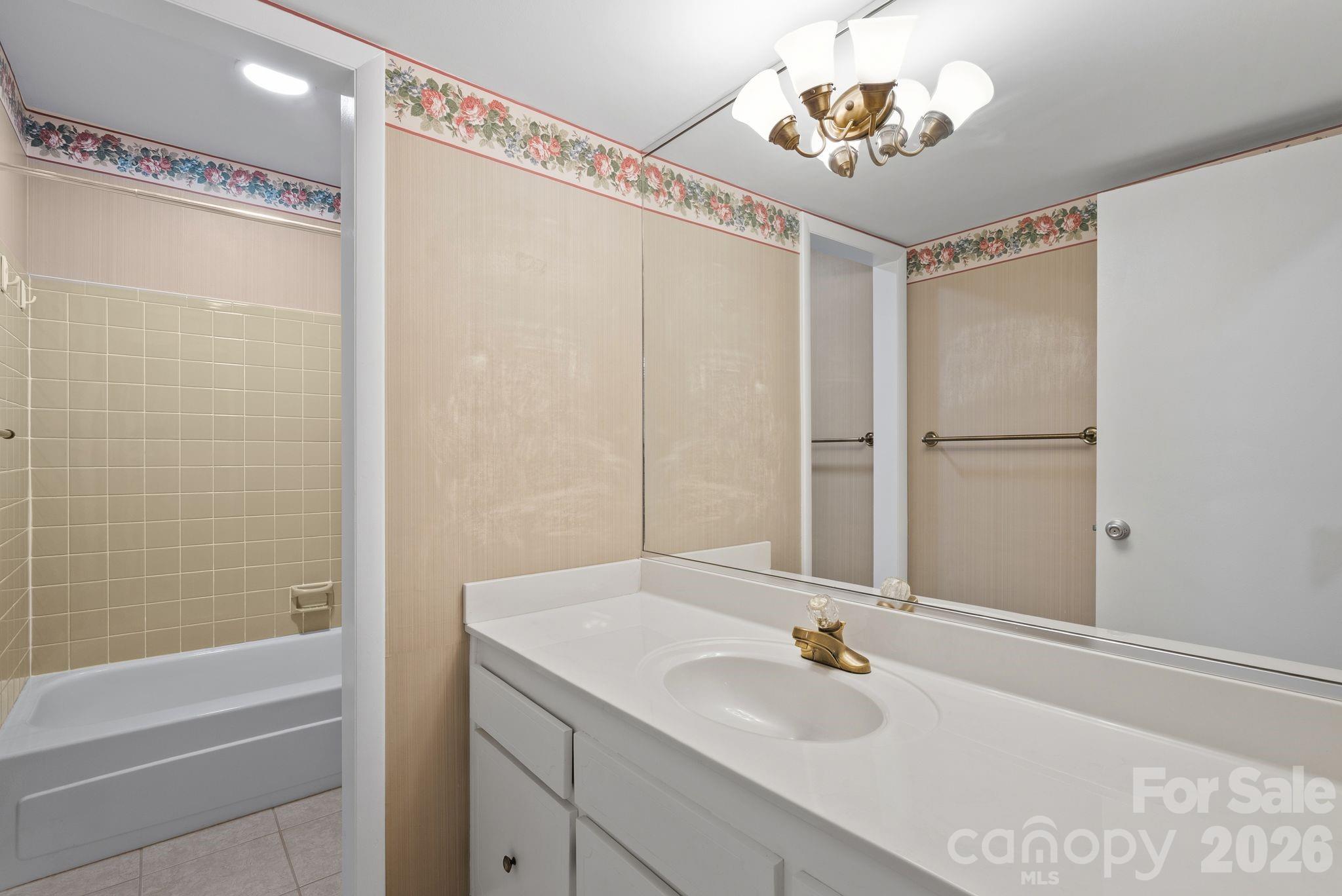 138 Castlerock Drive — Asheville
