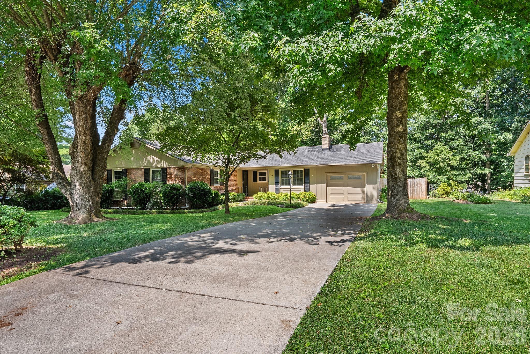 138 Castlerock Drive — Asheville