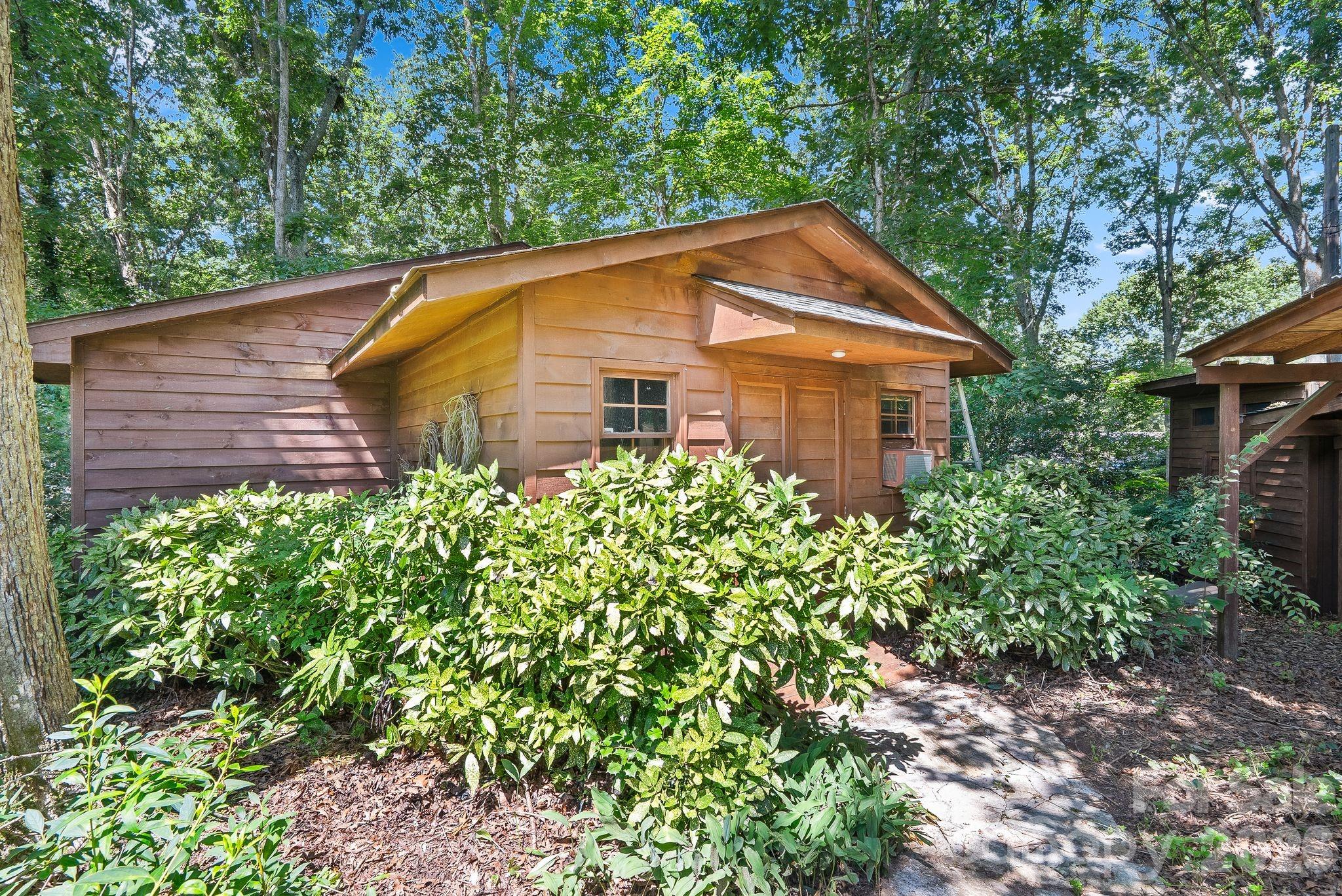 138 Castlerock Drive — Asheville