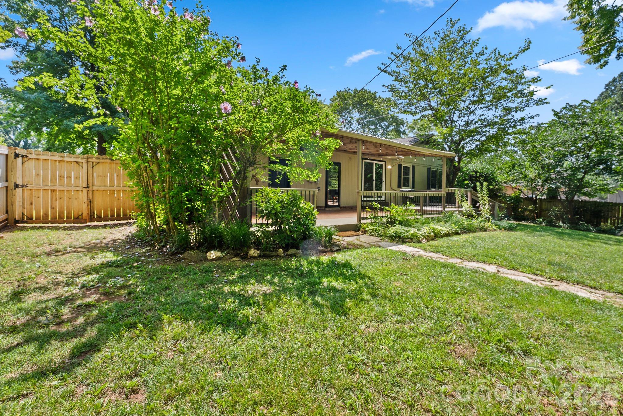 138 Castlerock Drive — Asheville
