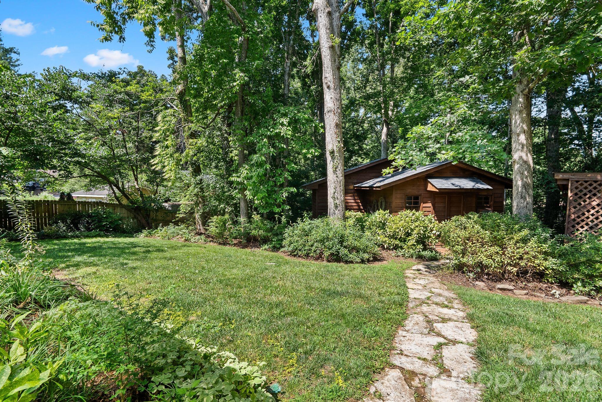 138 Castlerock Drive — Asheville