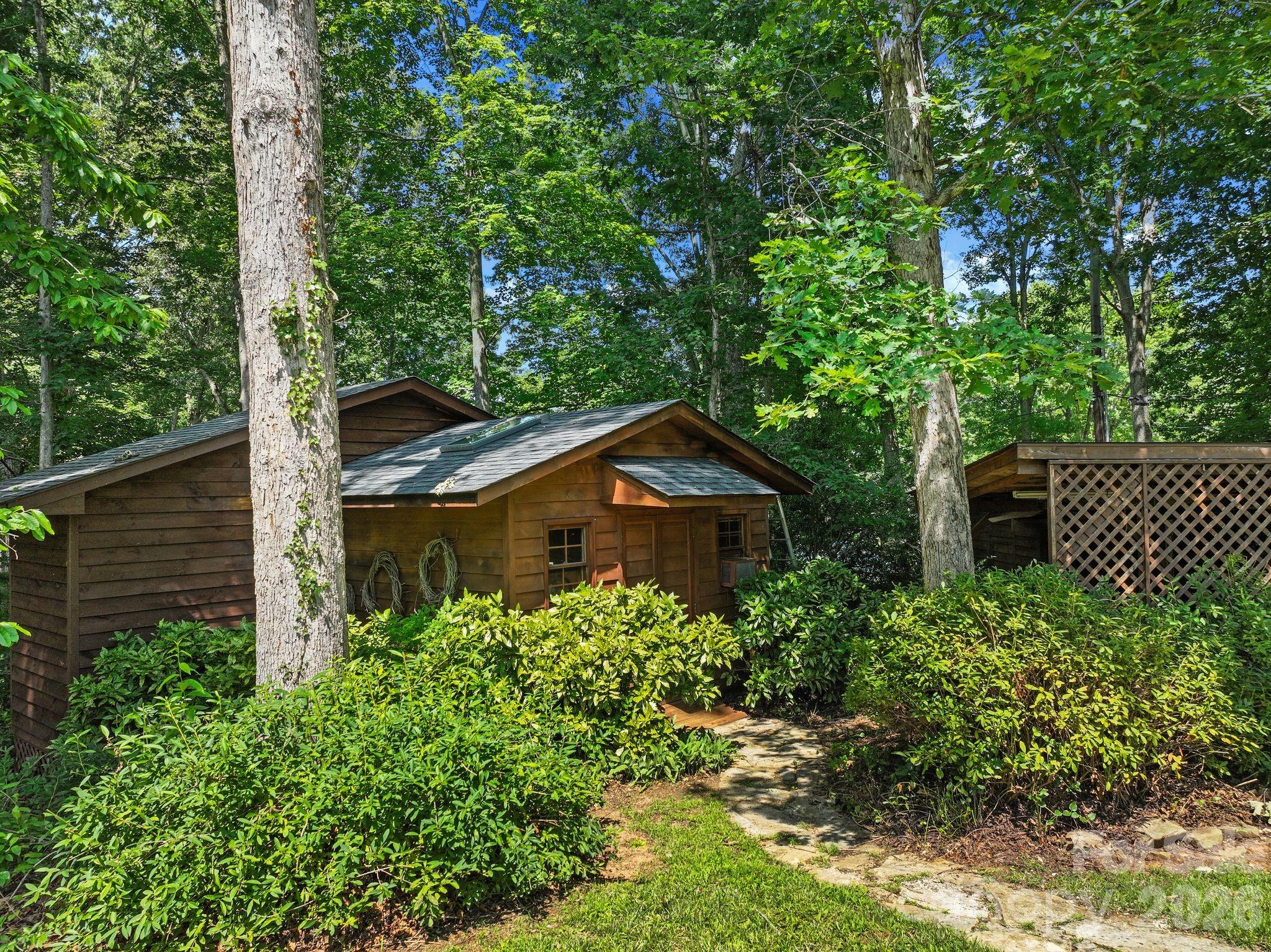 138 Castlerock Drive — Asheville