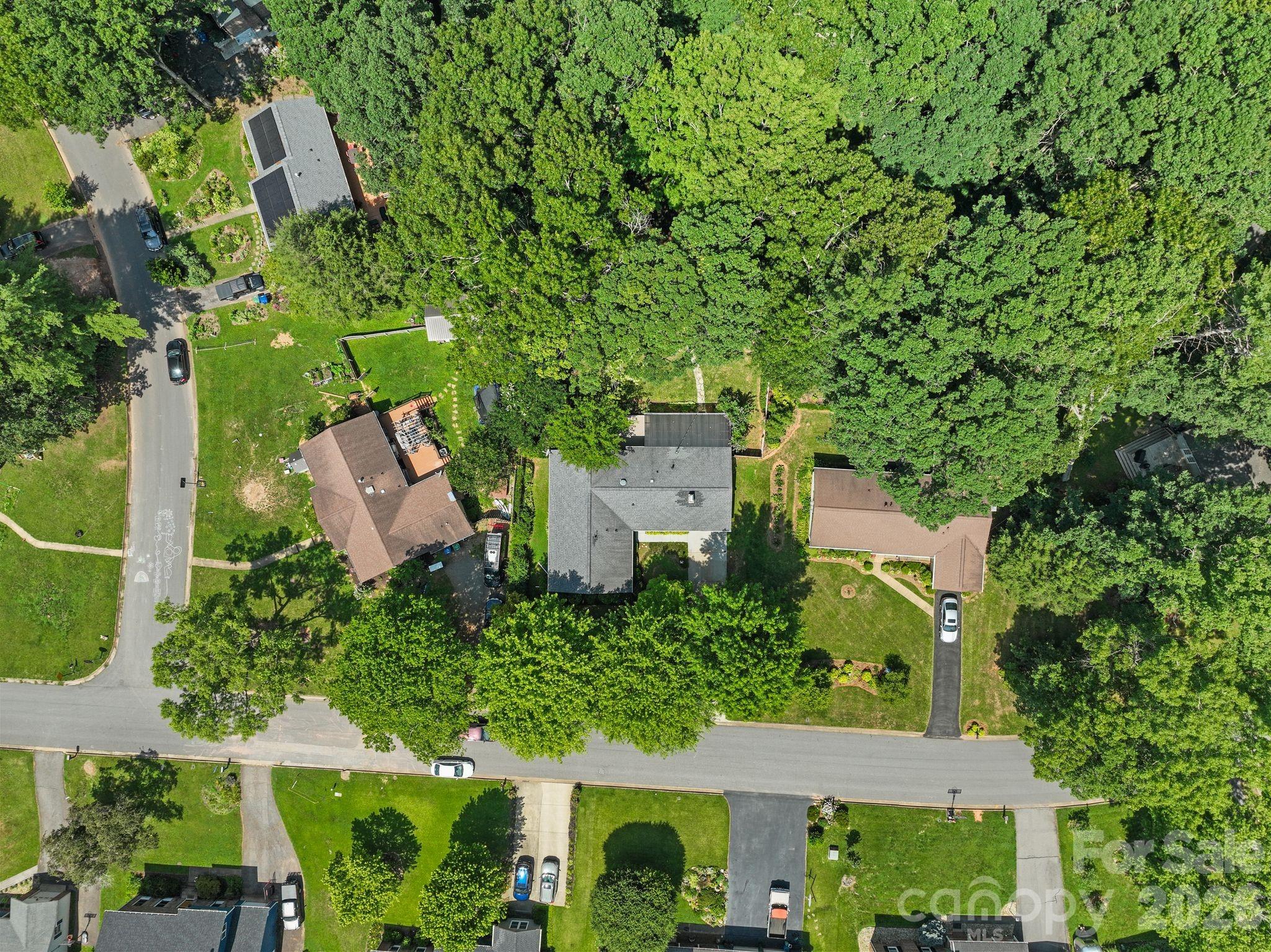 138 Castlerock Drive — Asheville