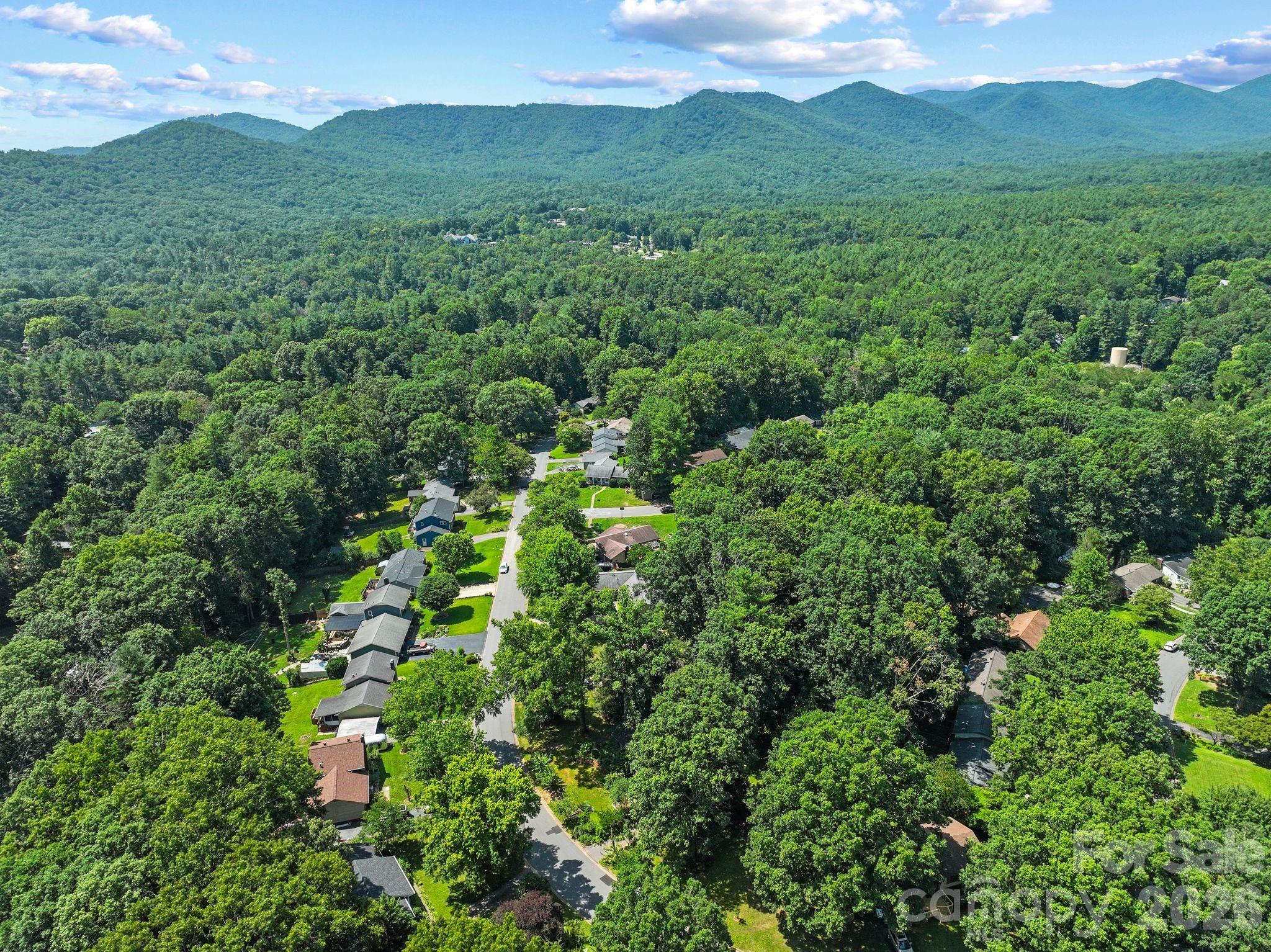 138 Castlerock Drive — Asheville