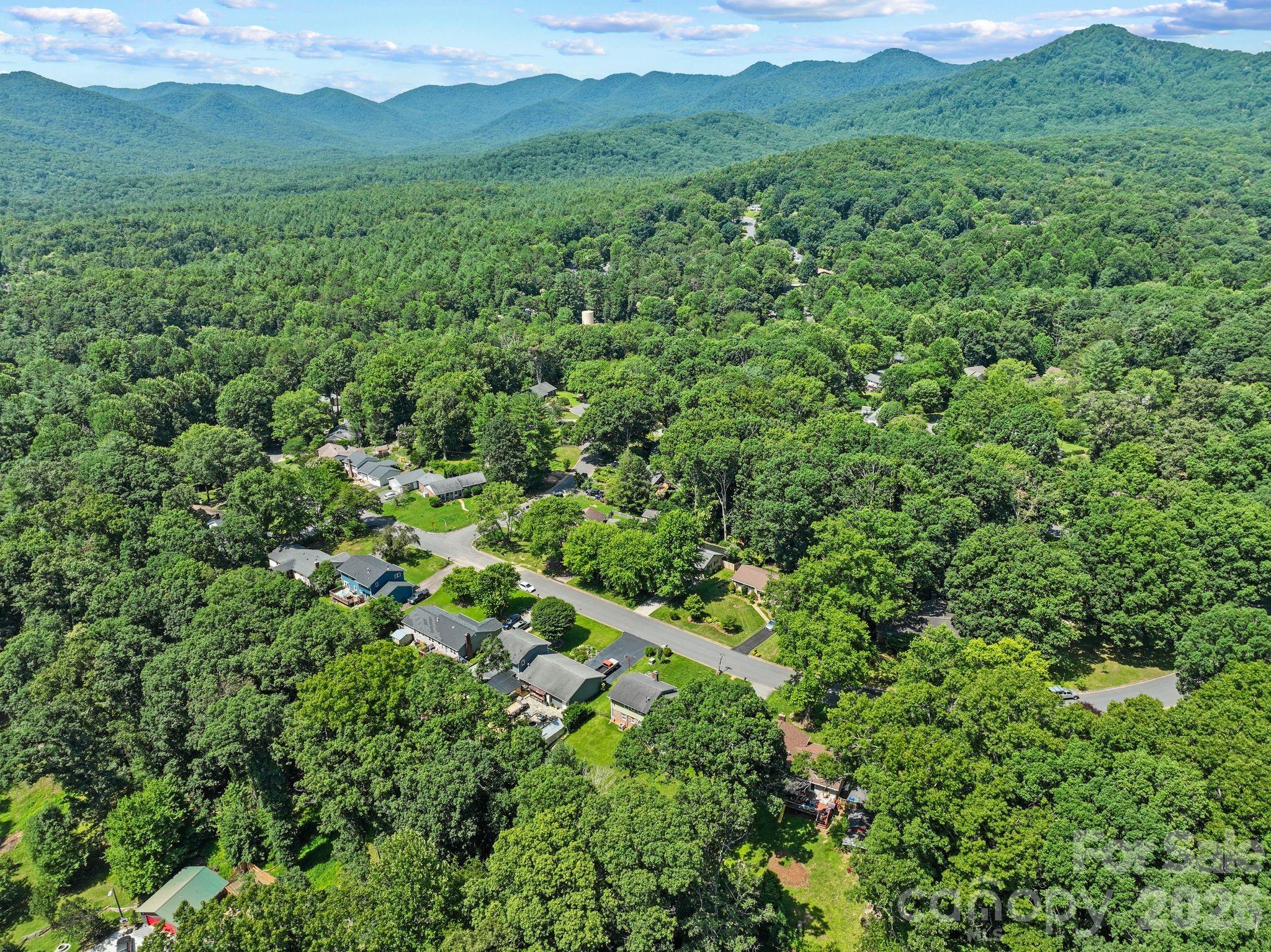 138 Castlerock Drive — Asheville