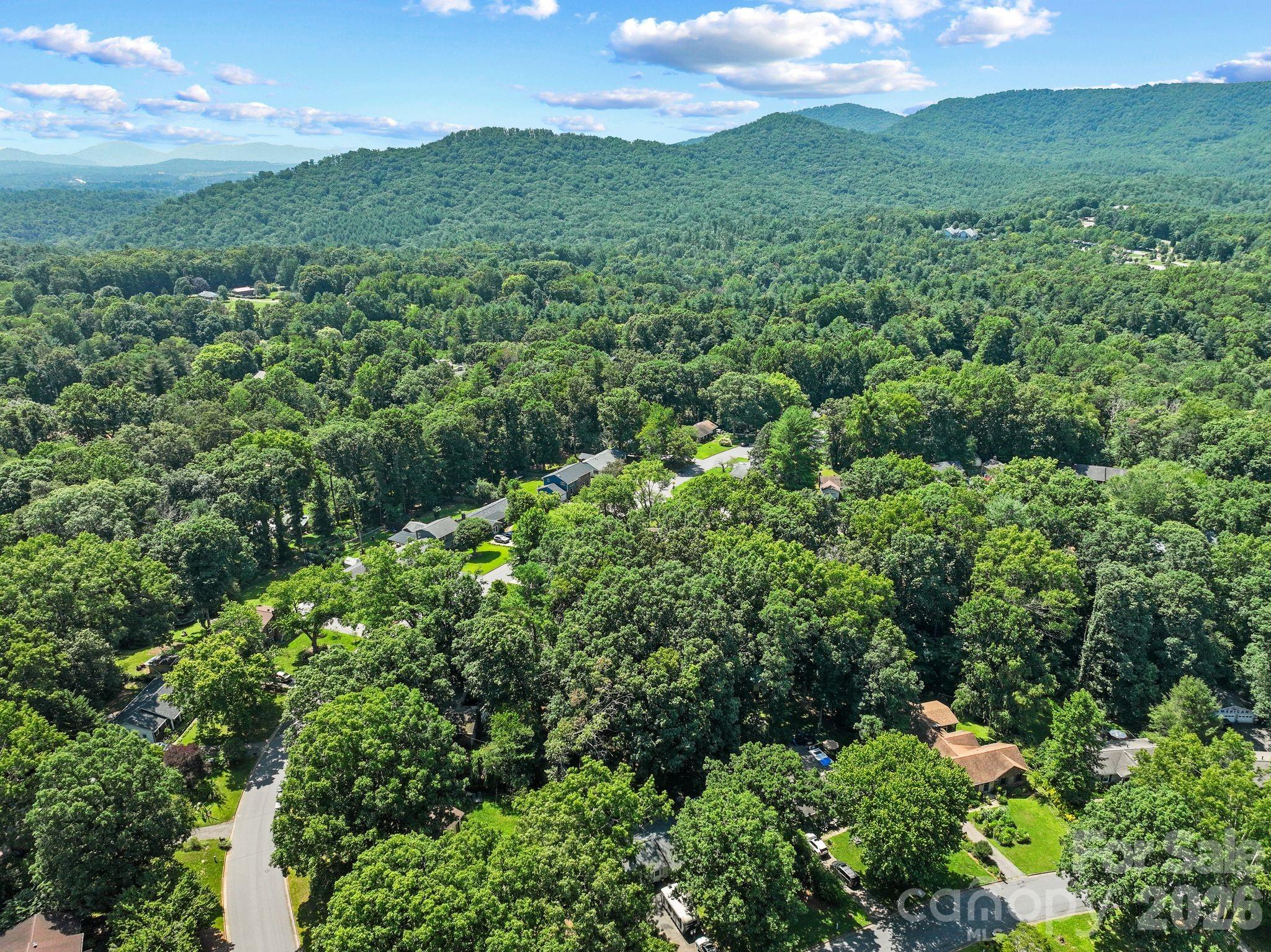 138 Castlerock Drive — Asheville