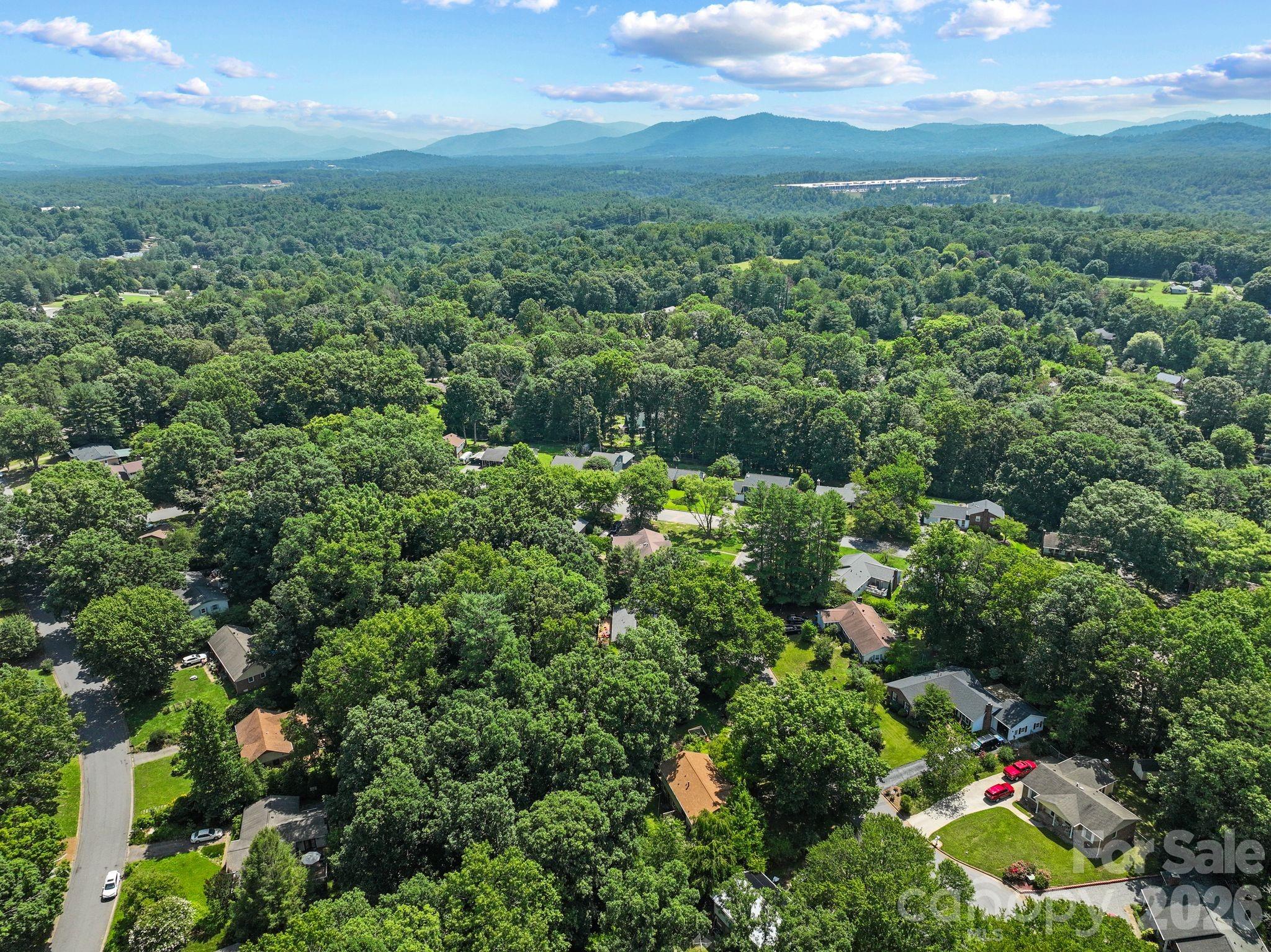 138 Castlerock Drive — Asheville