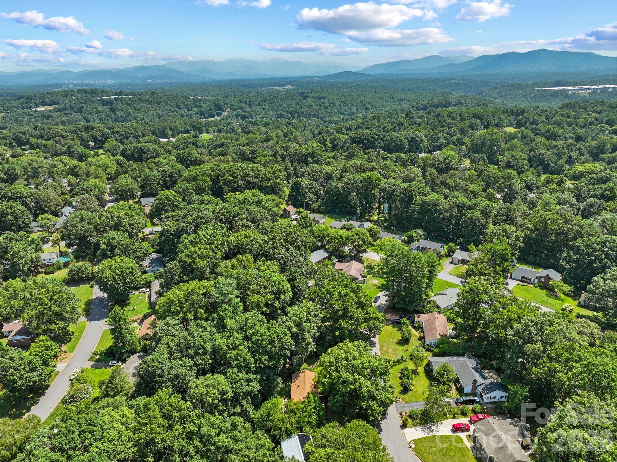 138 Castlerock Drive — Asheville