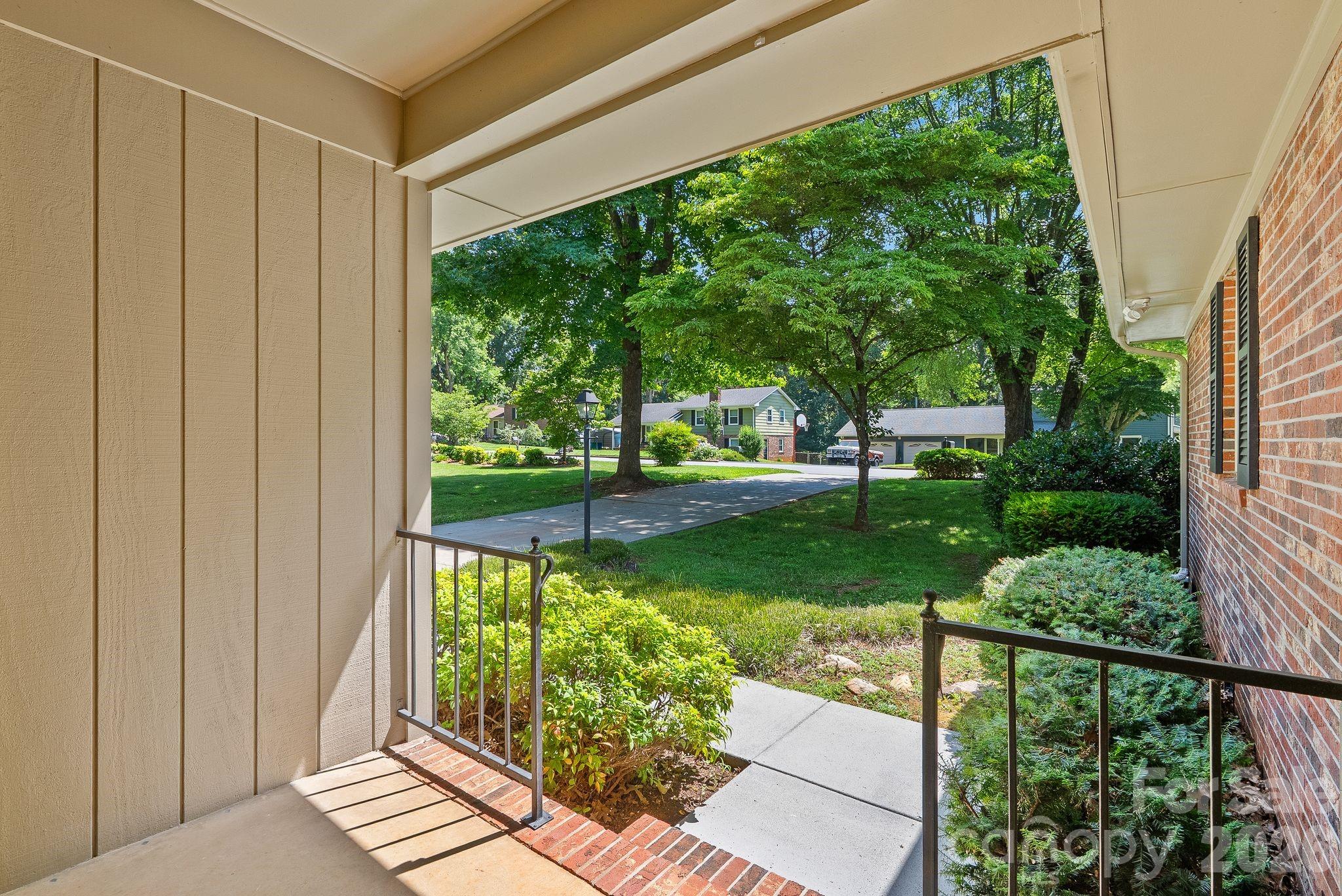 138 Castlerock Drive — Asheville