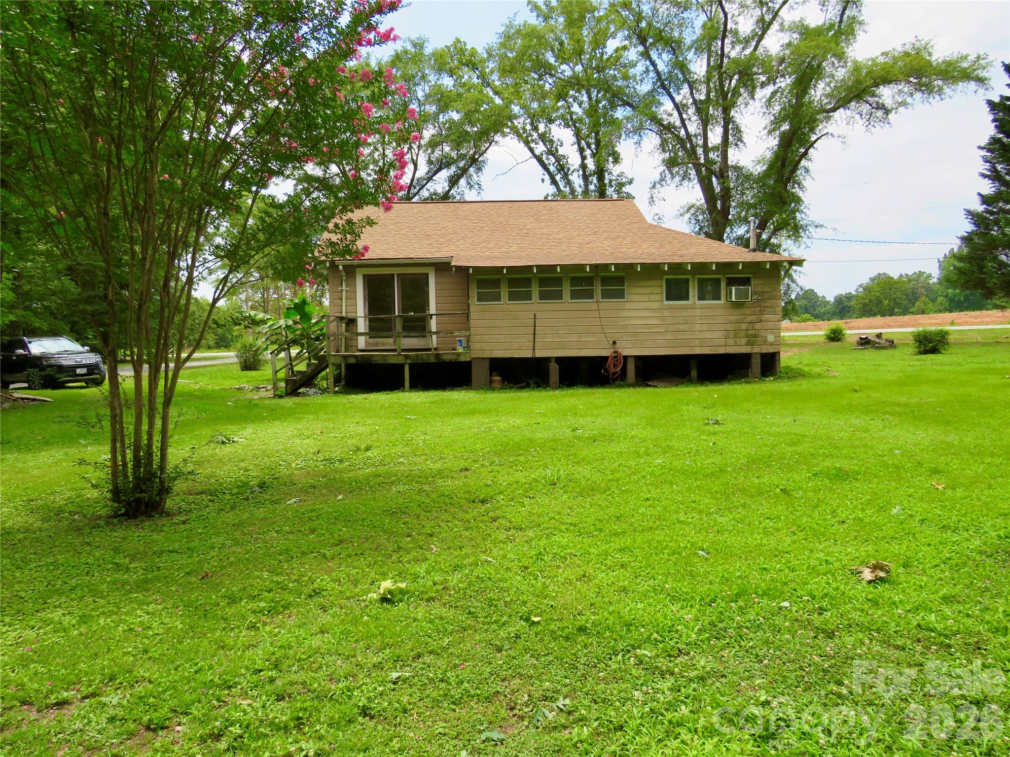 601 Providence Road — Forest City