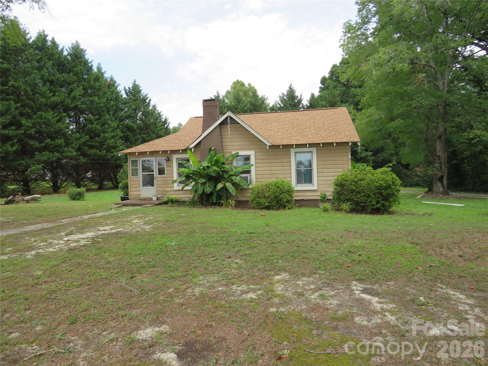 601 Providence Road — Forest City