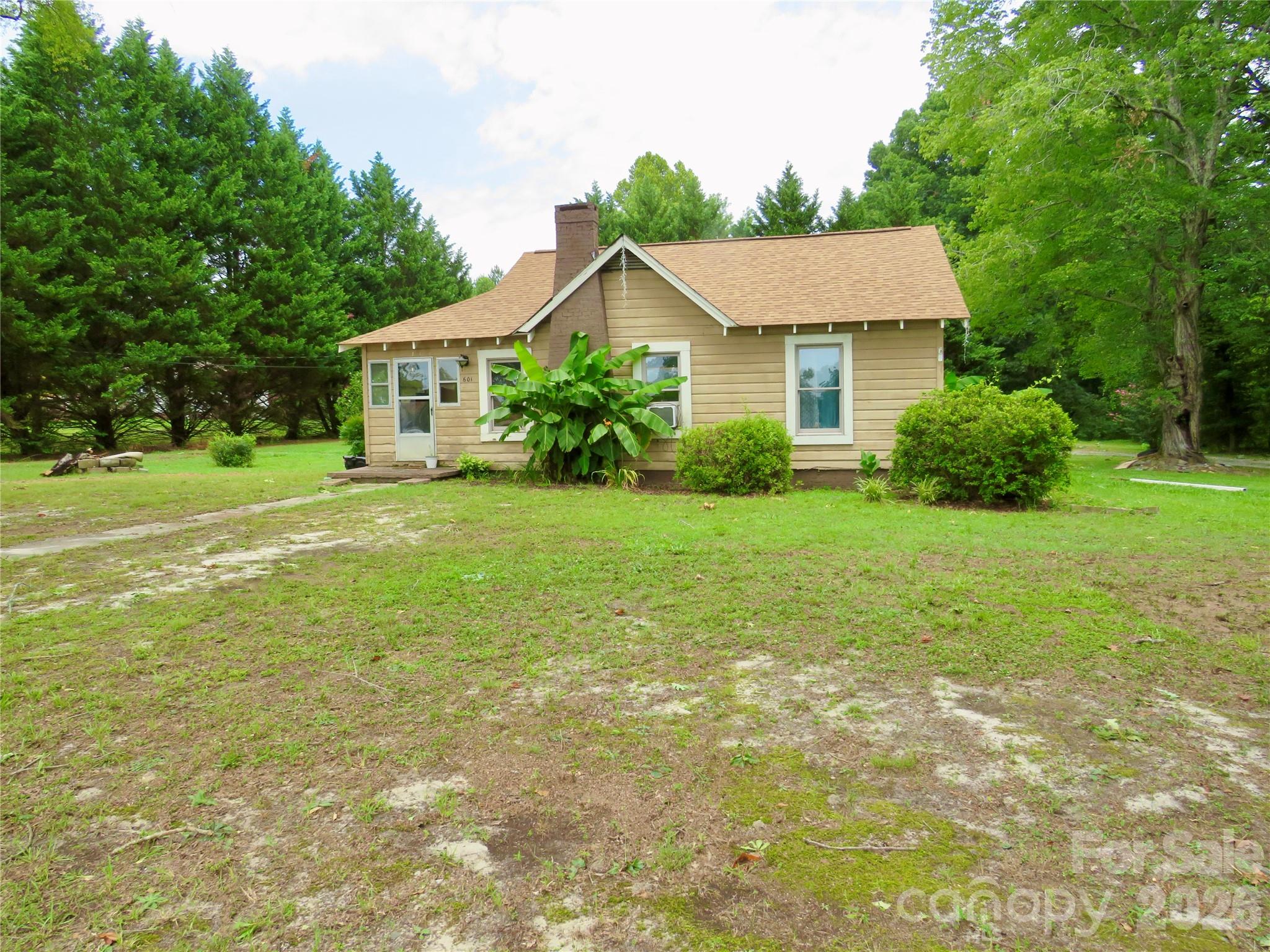 601 Providence Road — Forest City