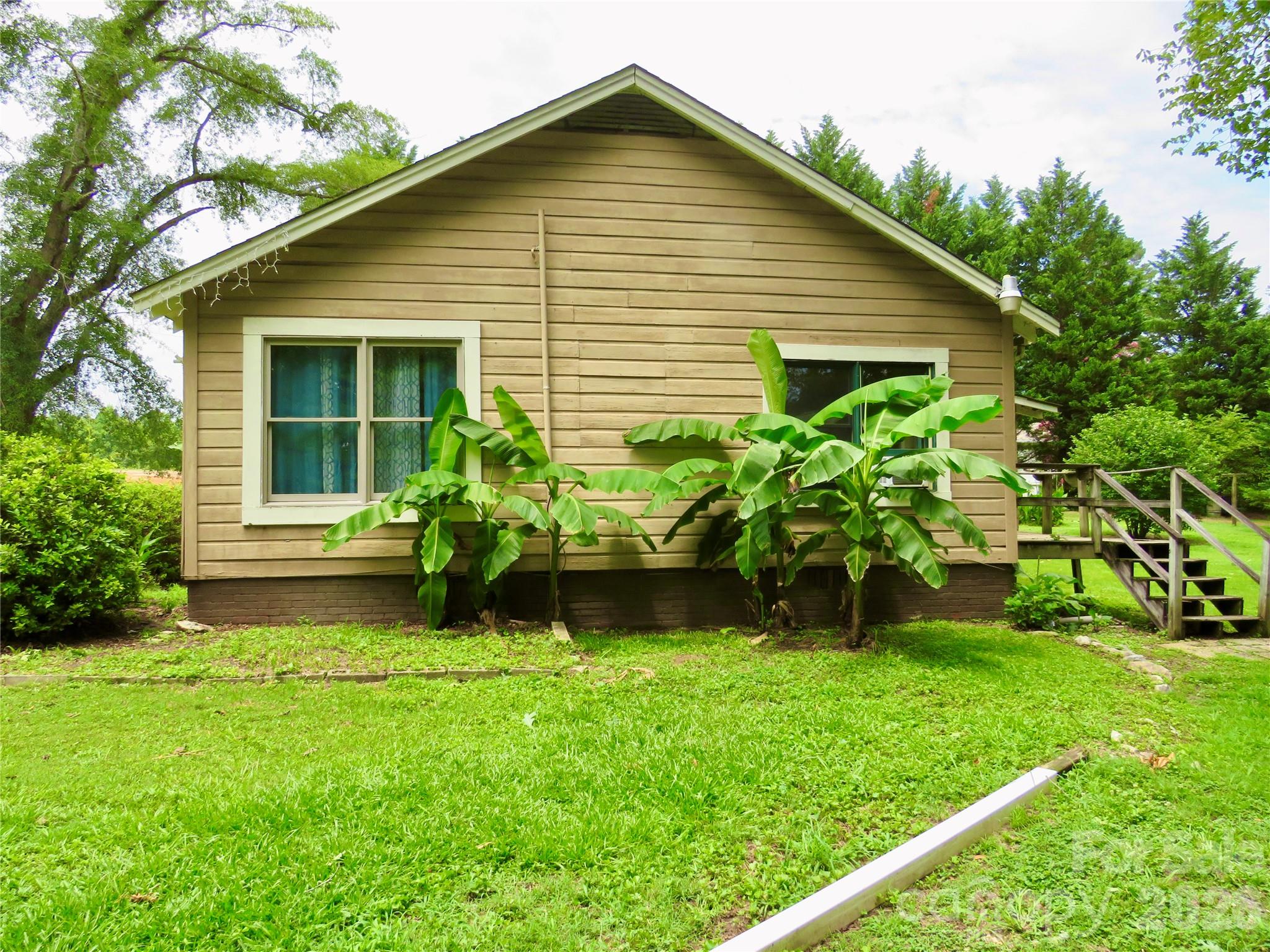 601 Providence Road — Forest City