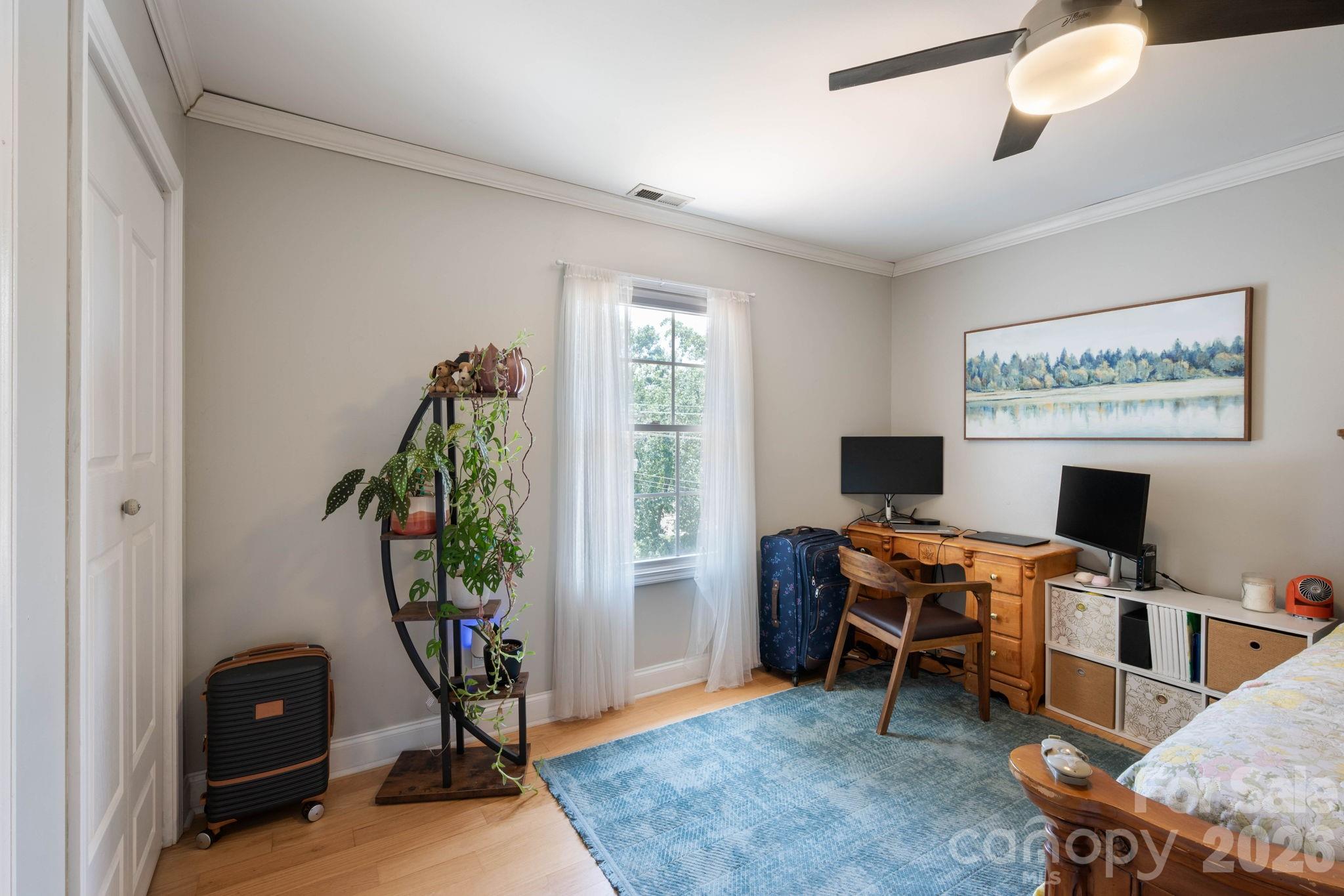 843 W J Street — Newton