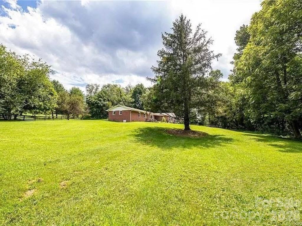 96 Rolling Hills Road — Mills River