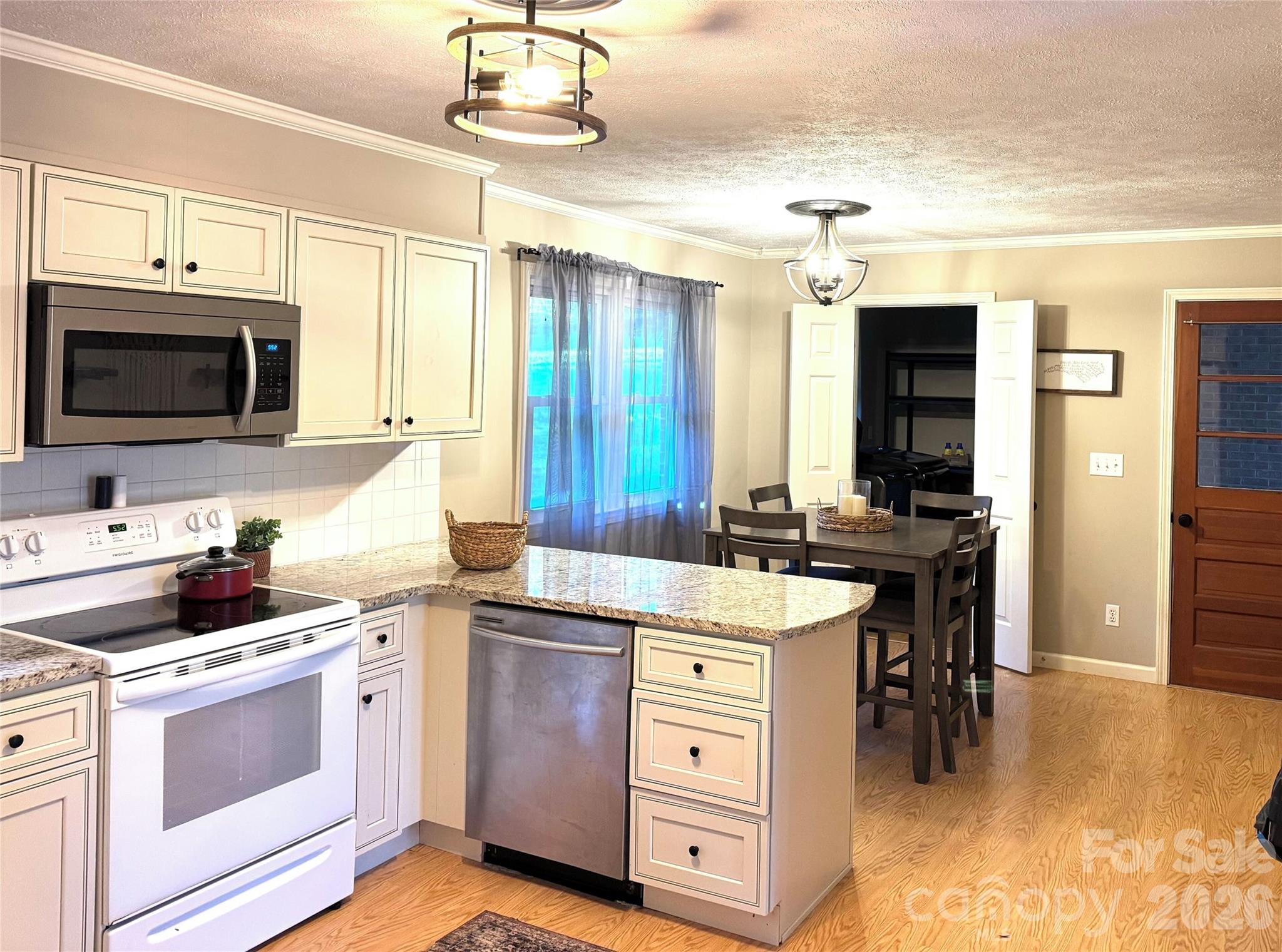 96 Rolling Hills Road — Mills River