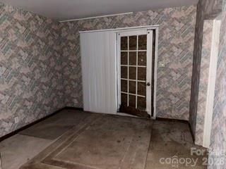 317 Low Bridge Road — Forest City