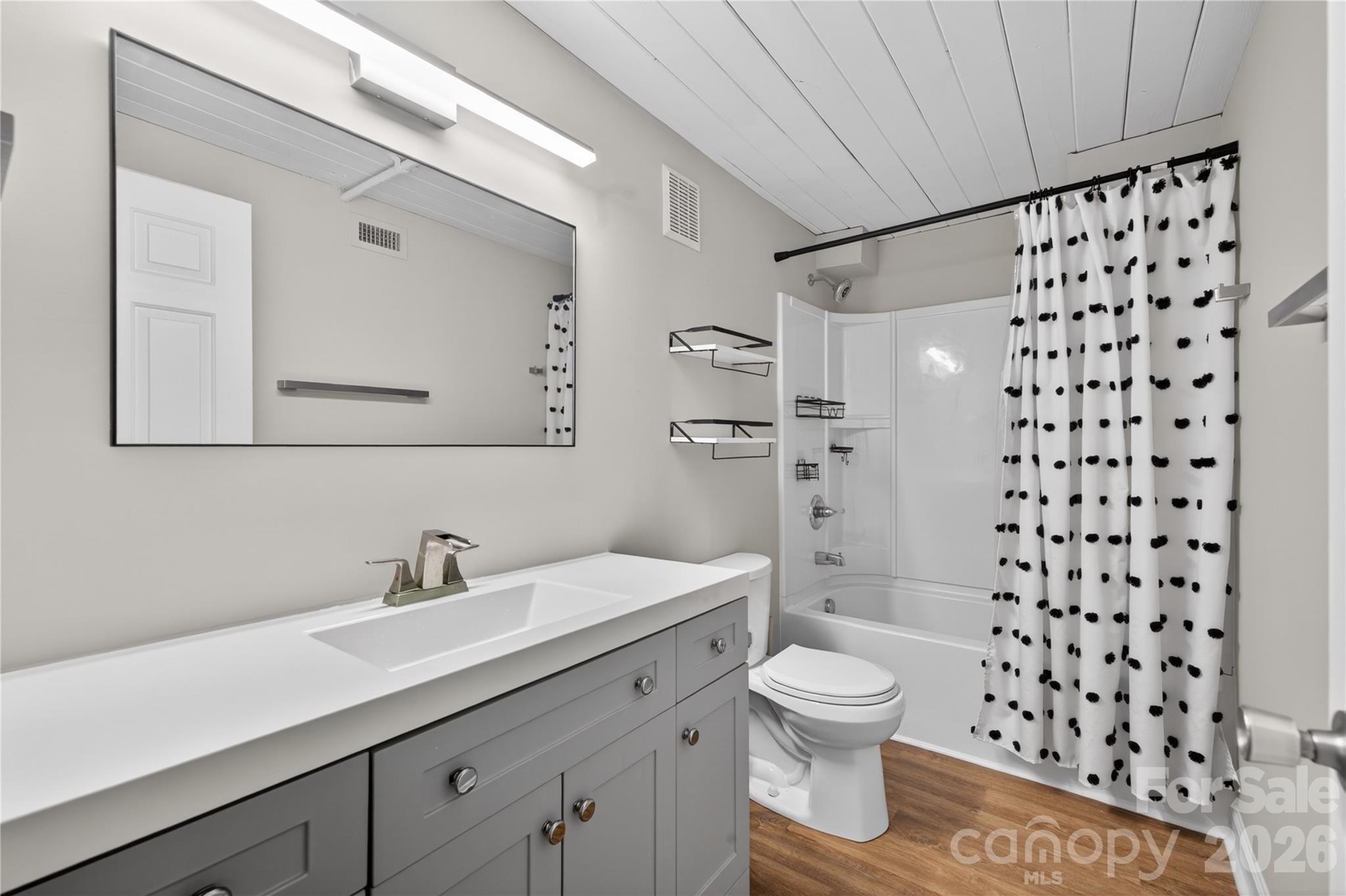 201 S Hoskins Road #121 — Charlotte