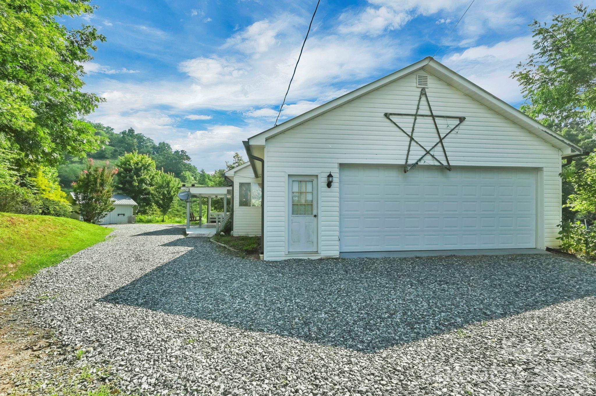 553 Morgan Branch Road — Marshall