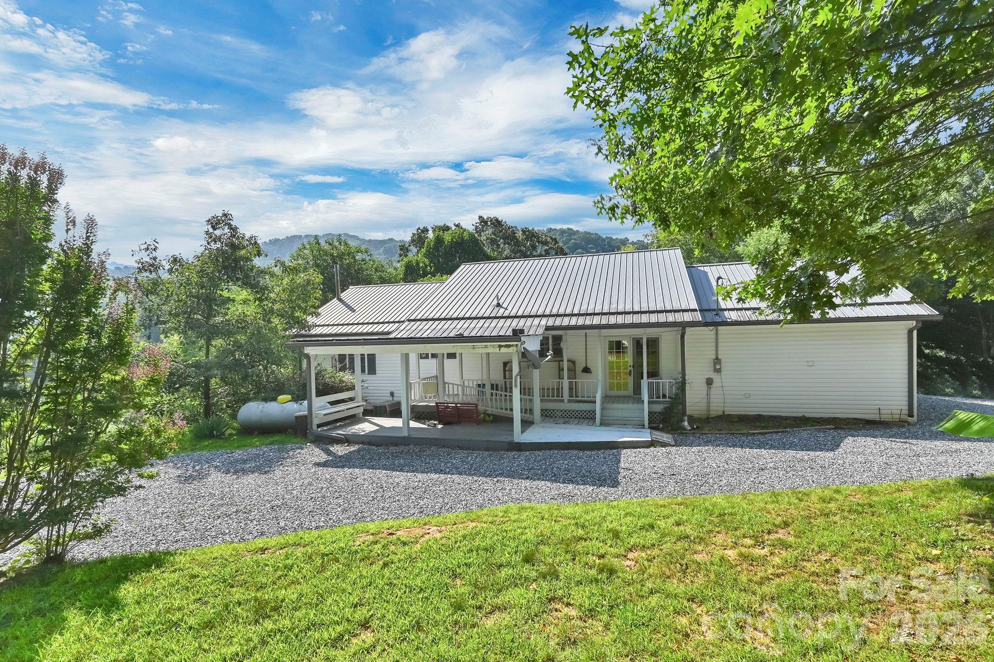 553 Morgan Branch Road — Marshall