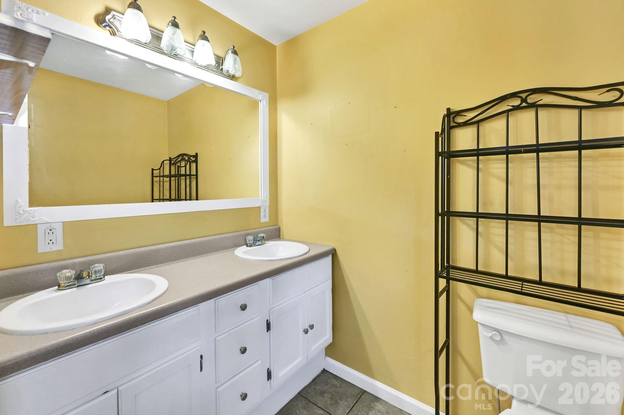 553 Morgan Branch Road — Marshall