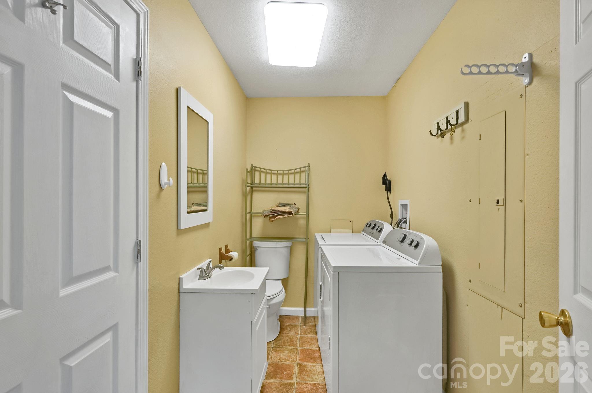 553 Morgan Branch Road — Marshall