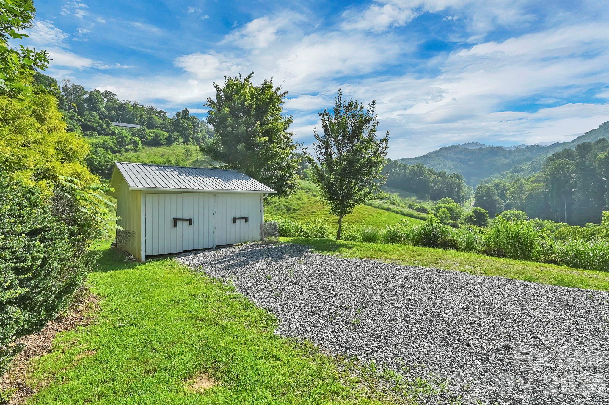 553 Morgan Branch Road — Marshall