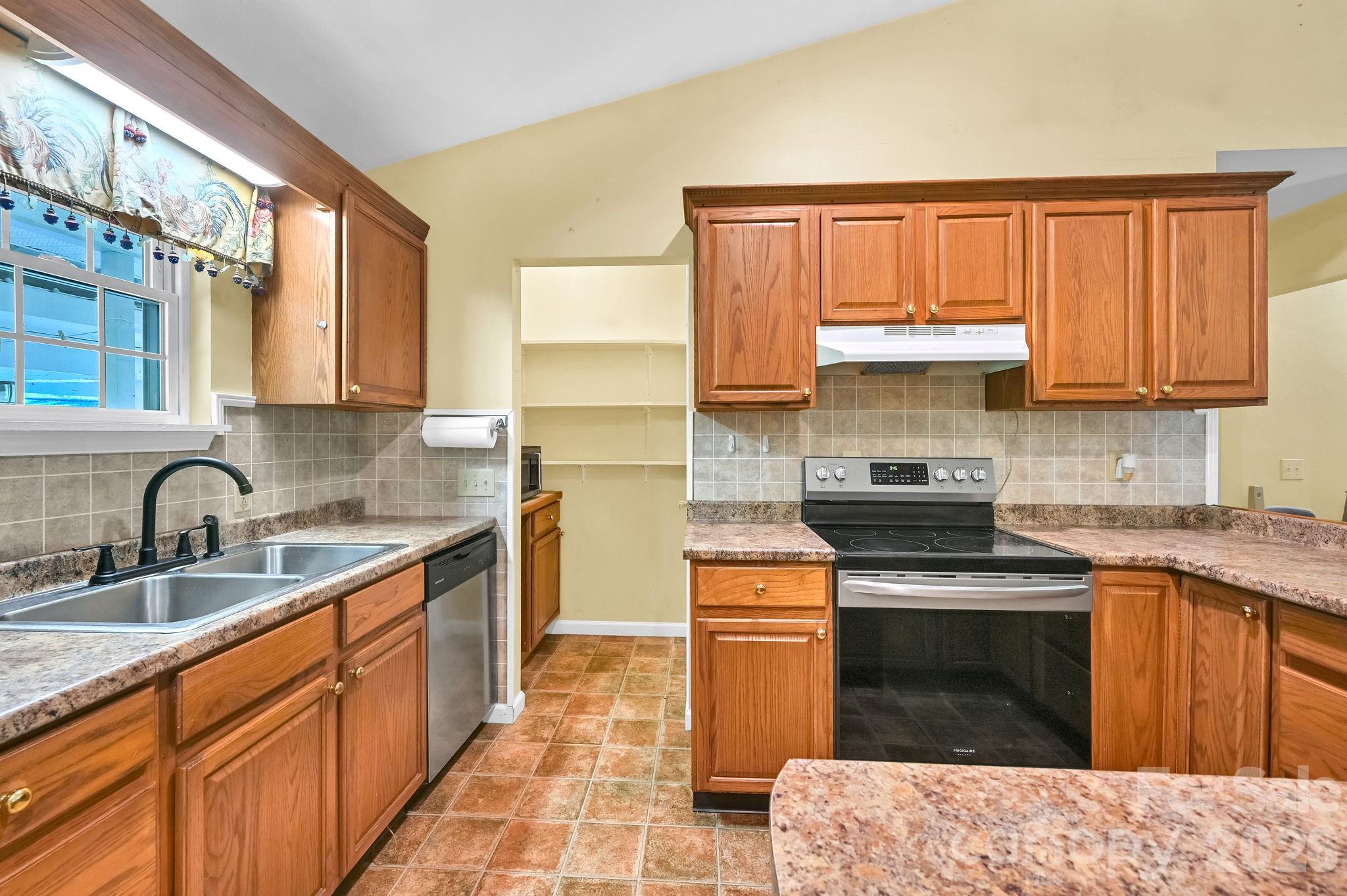 553 Morgan Branch Road — Marshall