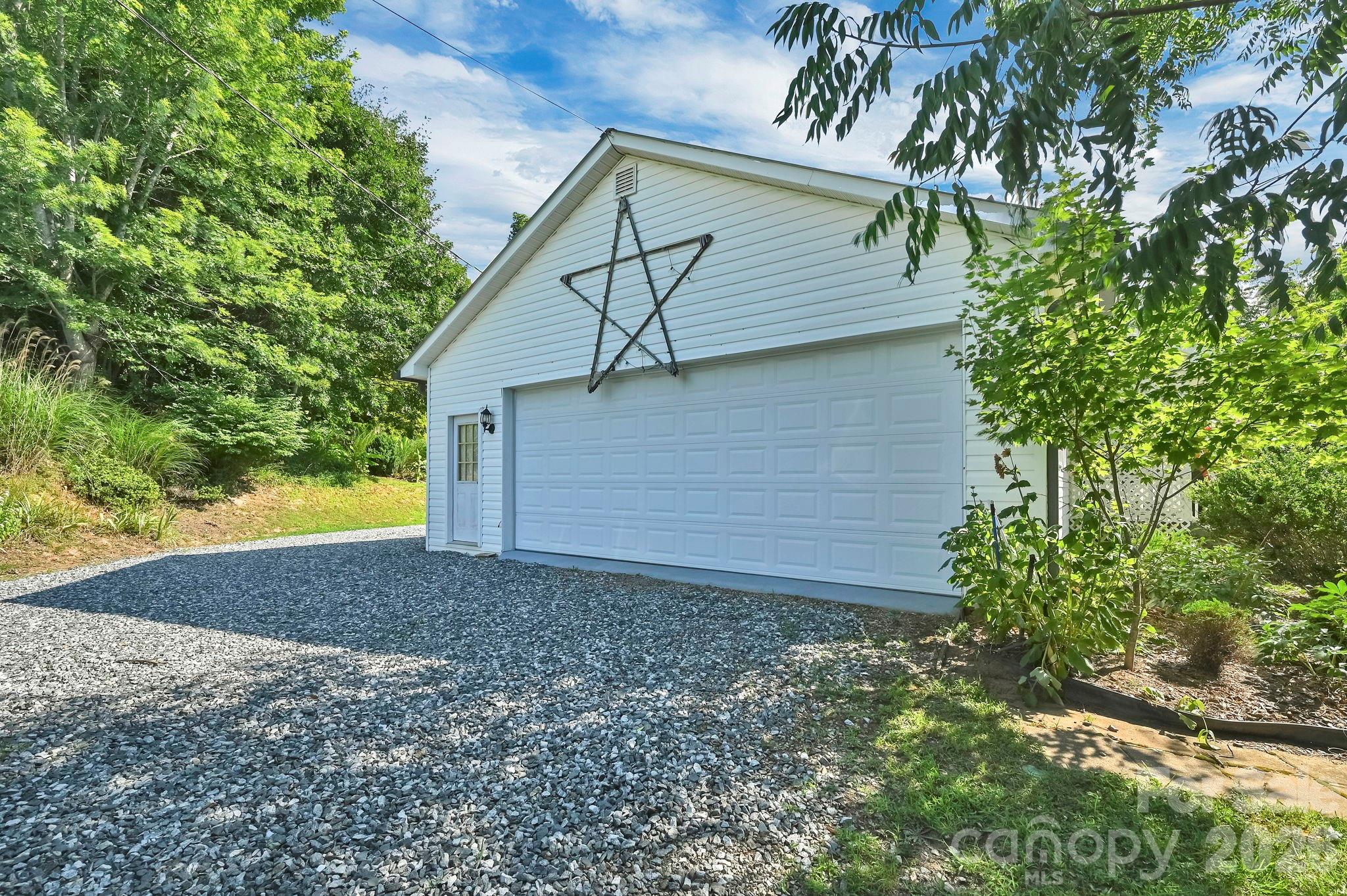 553 Morgan Branch Road — Marshall
