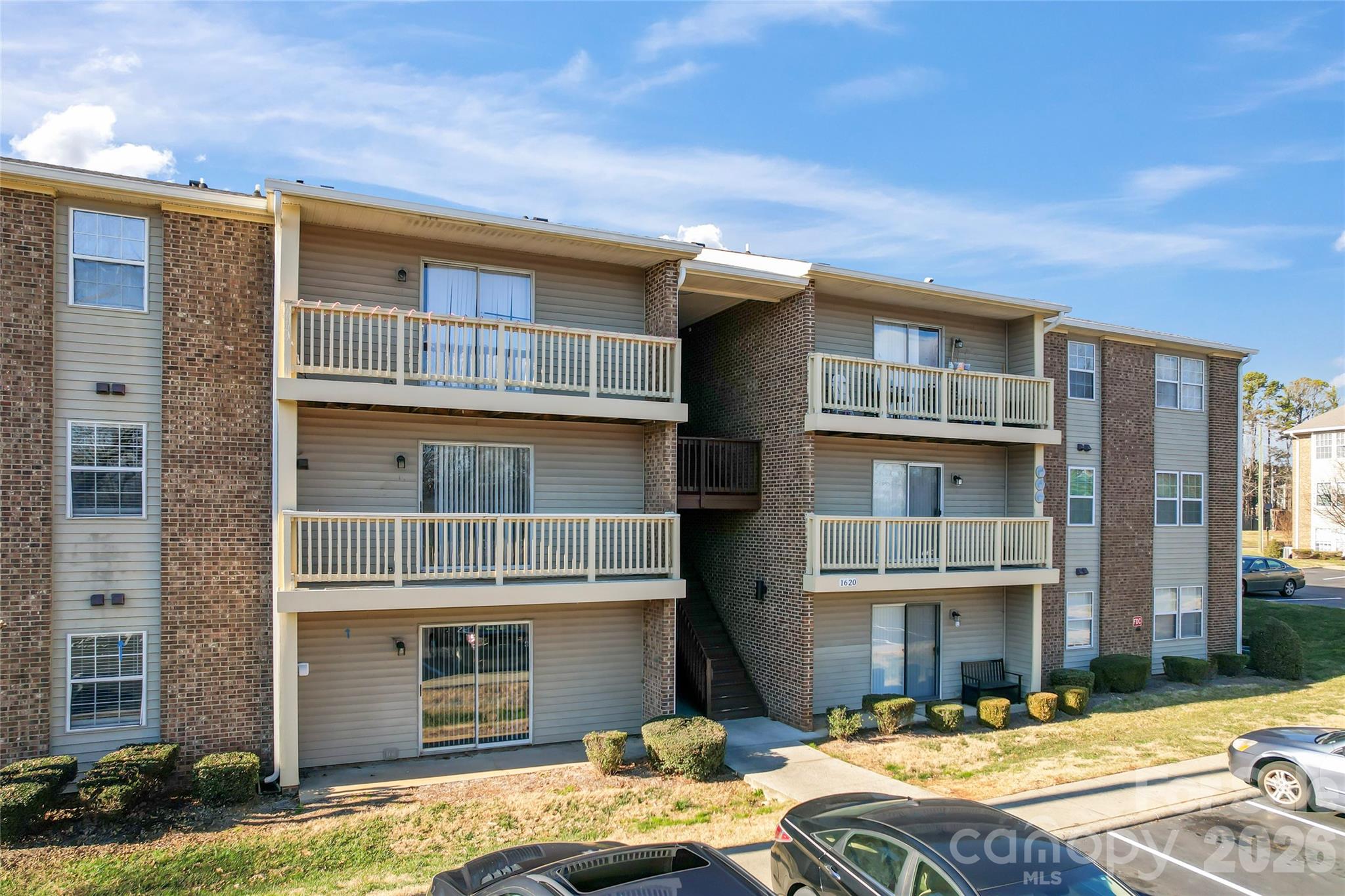 1620 Arlyn Circle #L — Charlotte