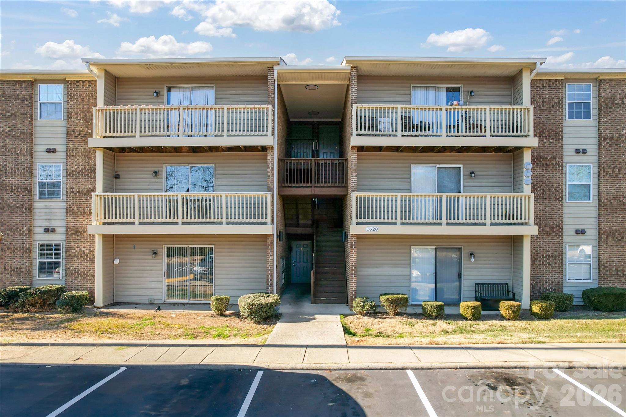 1638 Arlyn Circle #G — Charlotte
