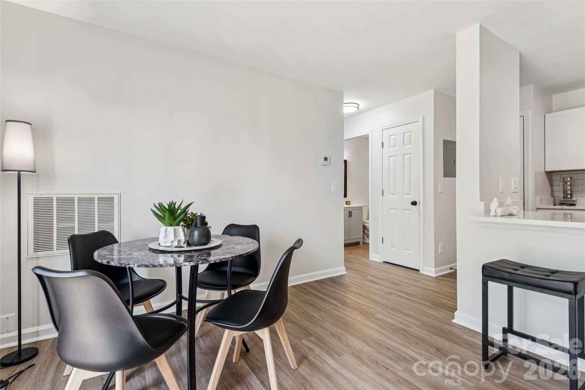 1638 Arlyn Circle #G — Charlotte