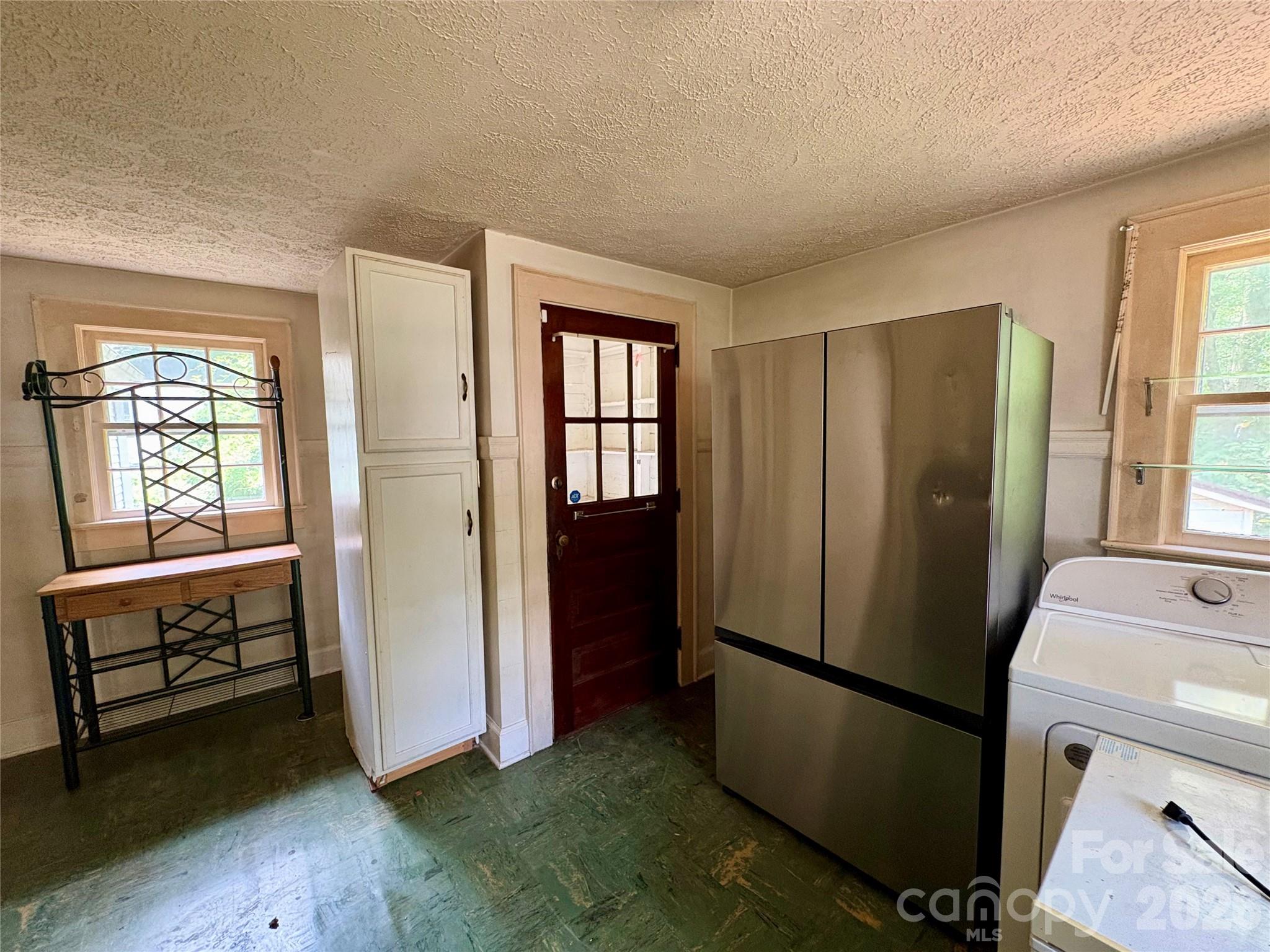 406 Circle Drive W — Shelby