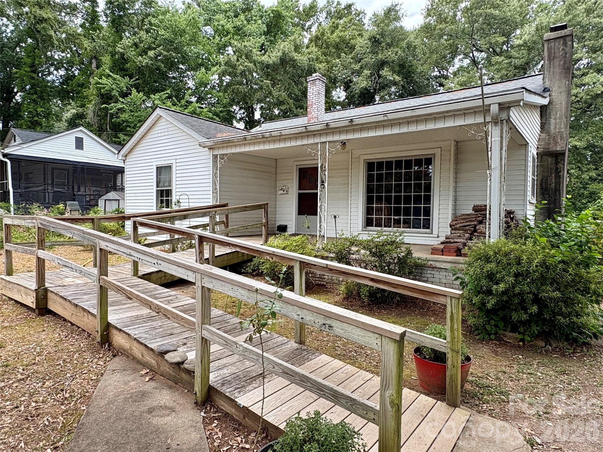 406 Circle Drive W — Shelby