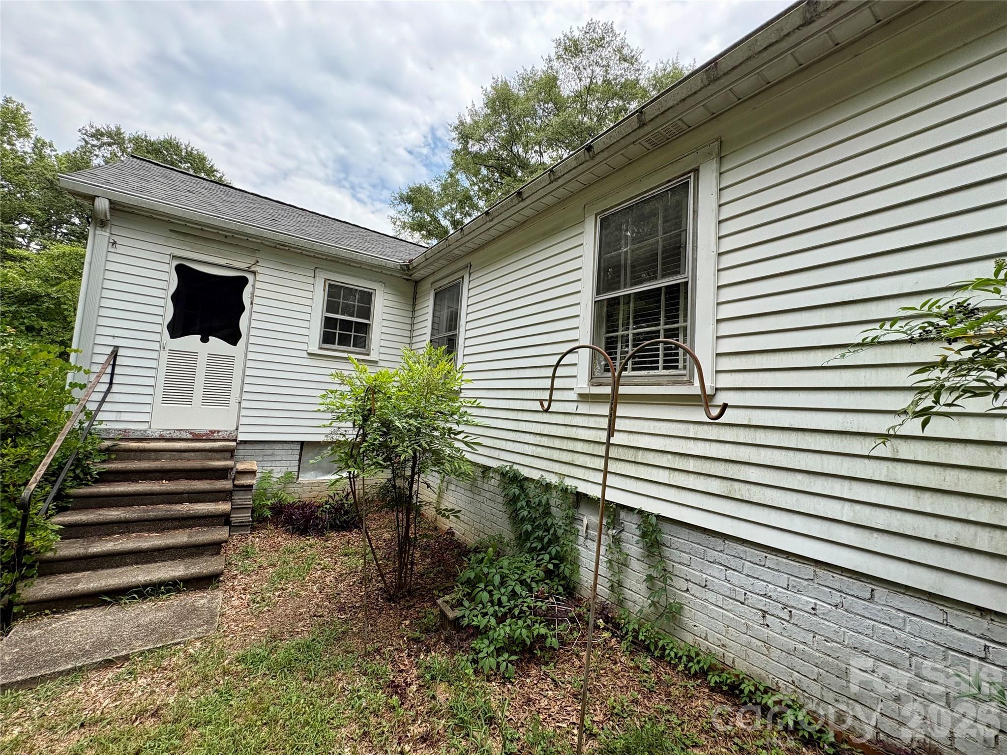 406 Circle Drive W — Shelby