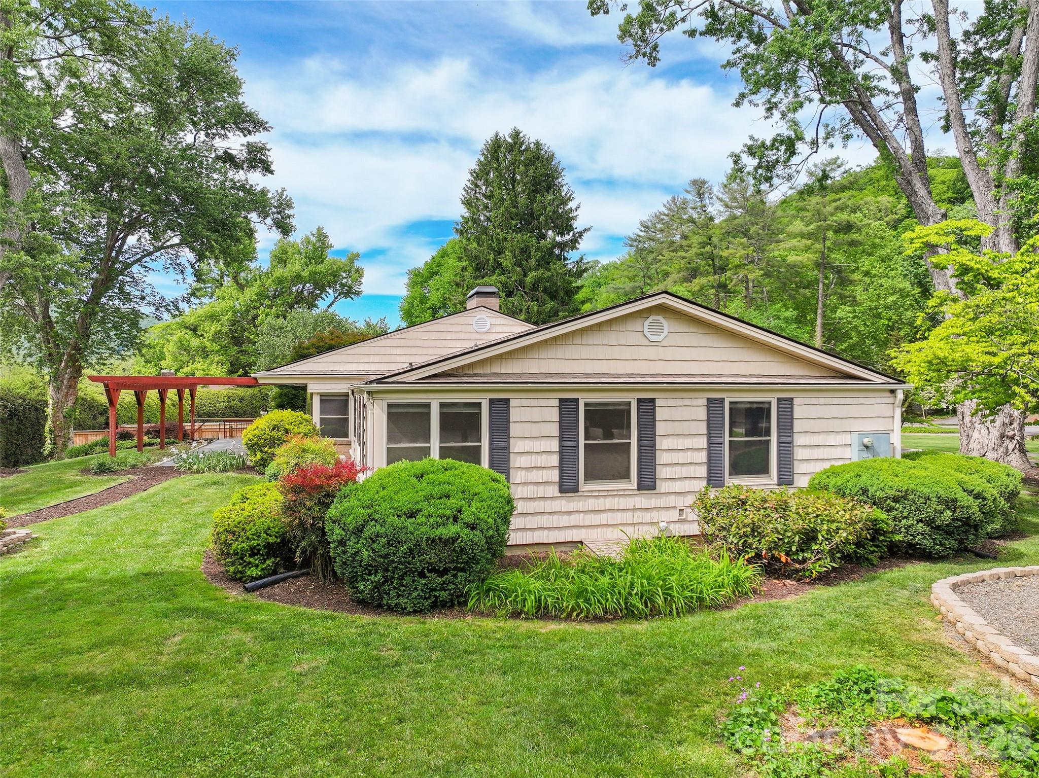 142 Country Club Drive — Waynesville