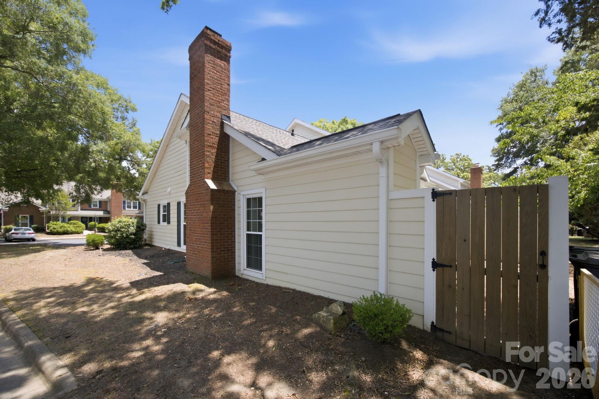 9126 N Vicksburg Park Court — Charlotte