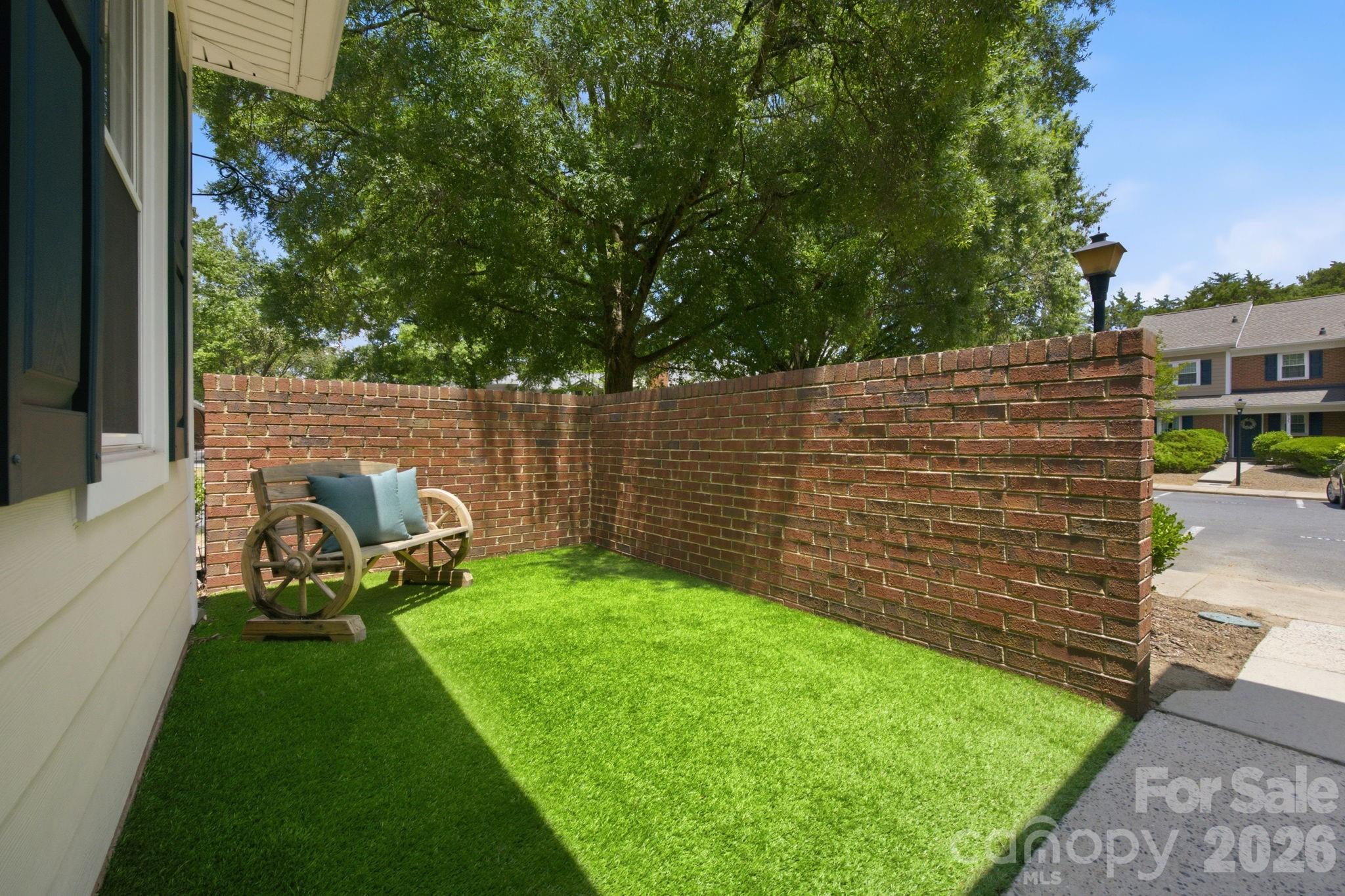 9126 N Vicksburg Park Court — Charlotte
