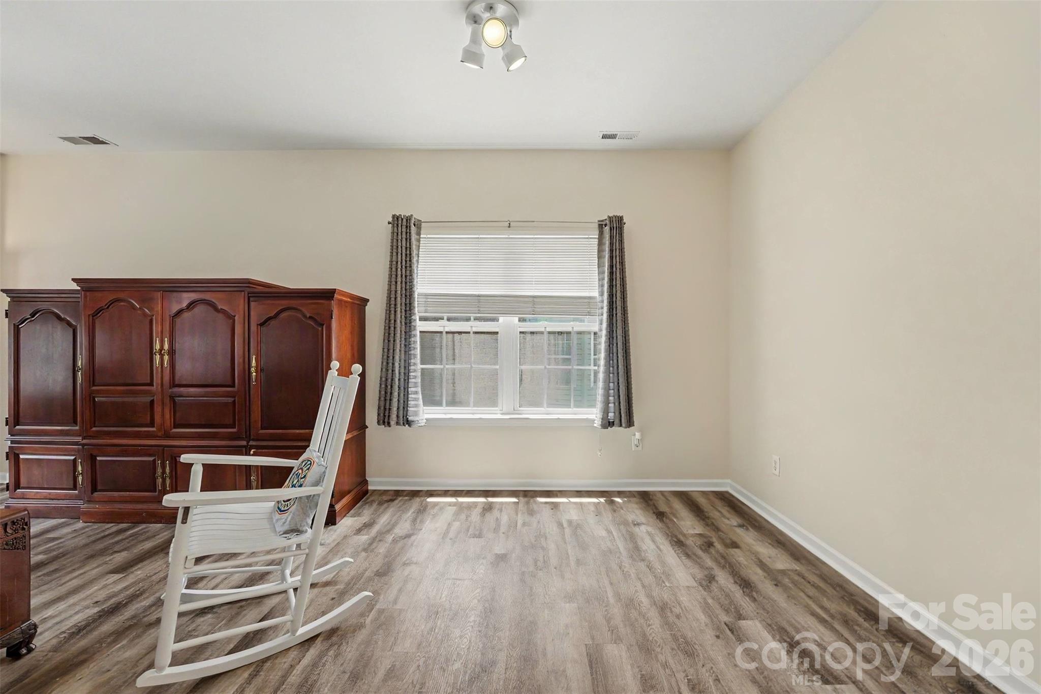 9866 Treeside Lane — Matthews