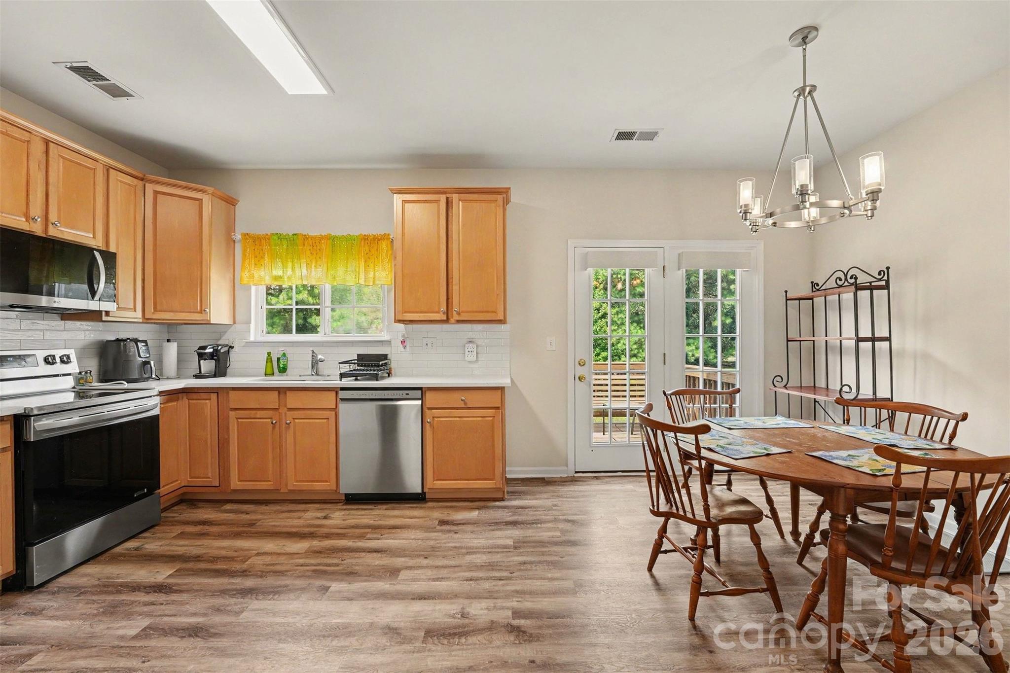 9866 Treeside Lane — Matthews