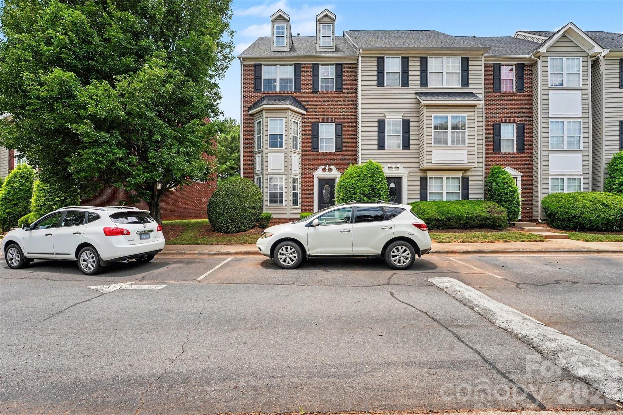 9866 Treeside Lane — Matthews