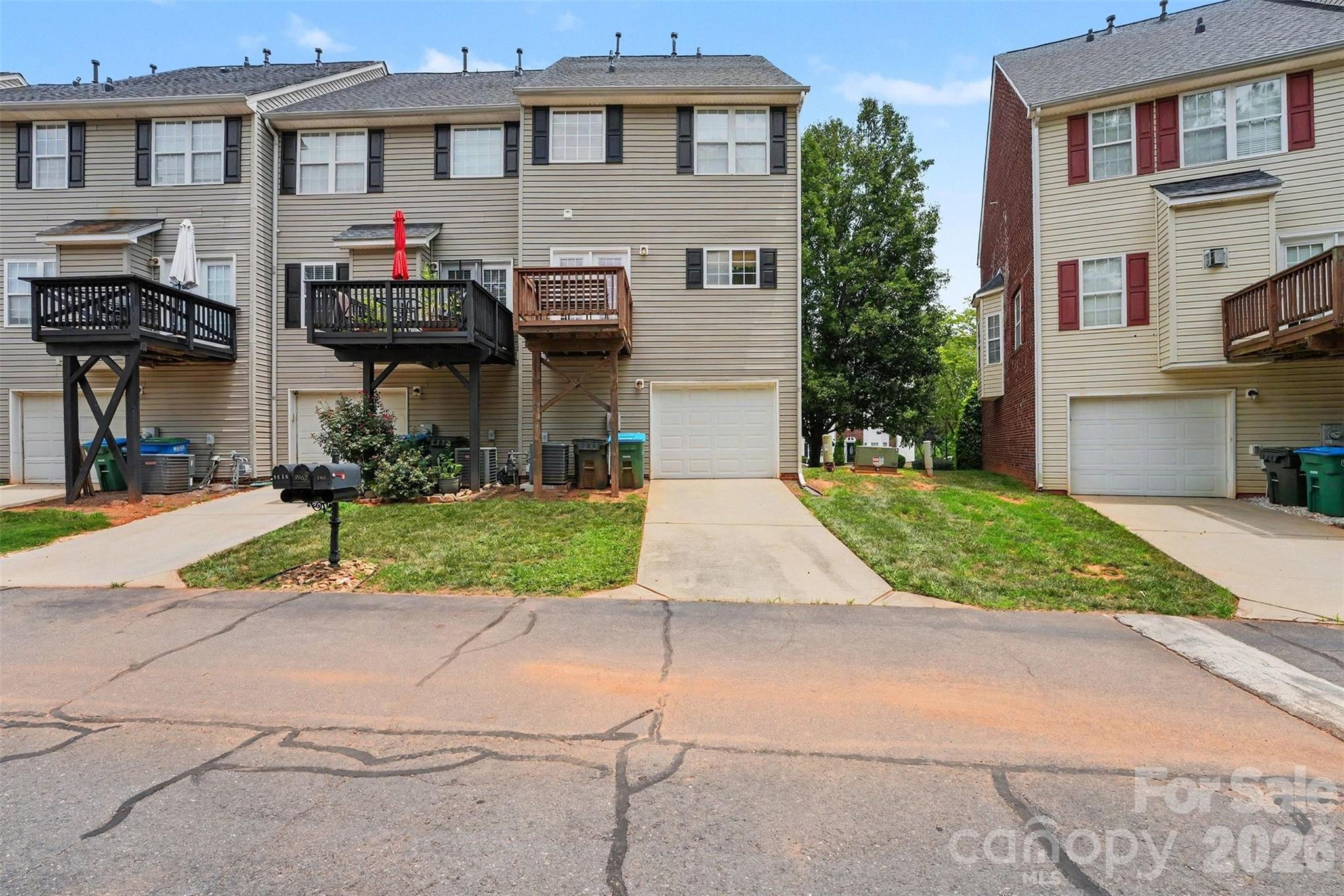 9866 Treeside Lane — Matthews