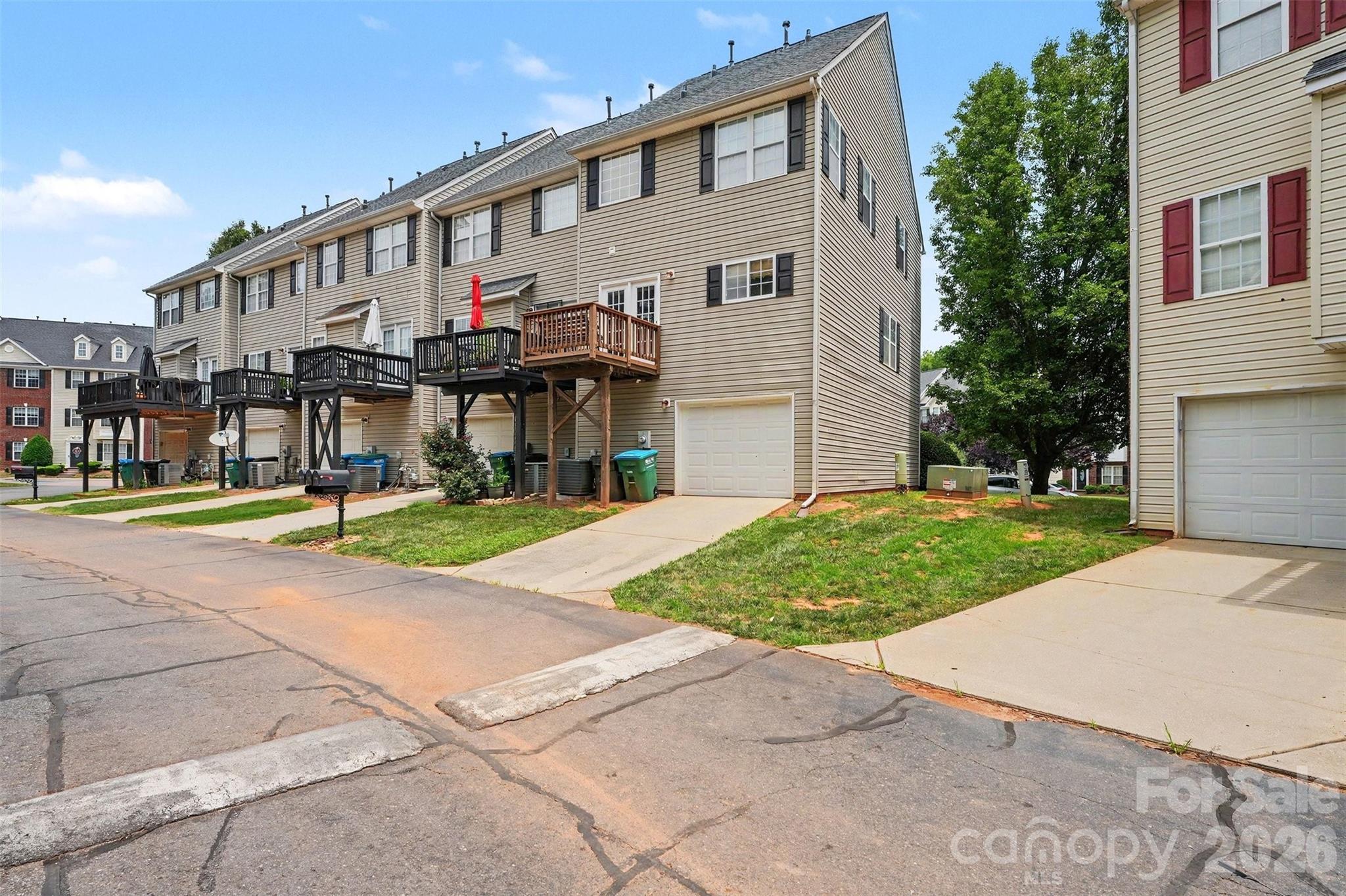 9866 Treeside Lane — Matthews