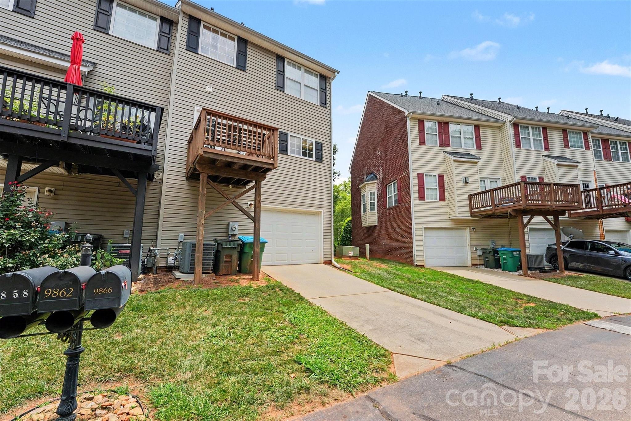9866 Treeside Lane — Matthews