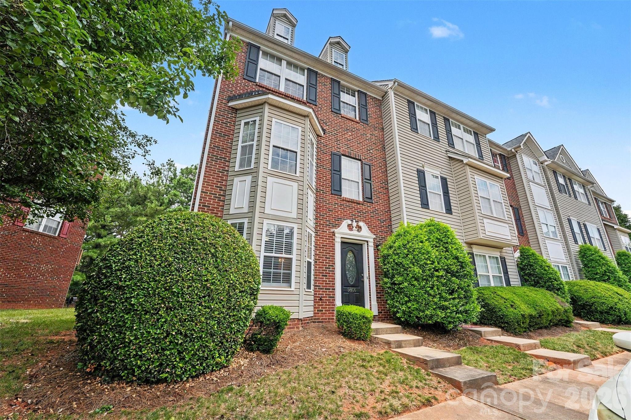 9866 Treeside Lane — Matthews