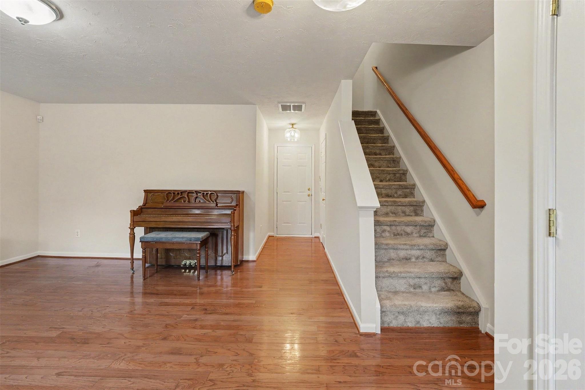 9866 Treeside Lane — Matthews