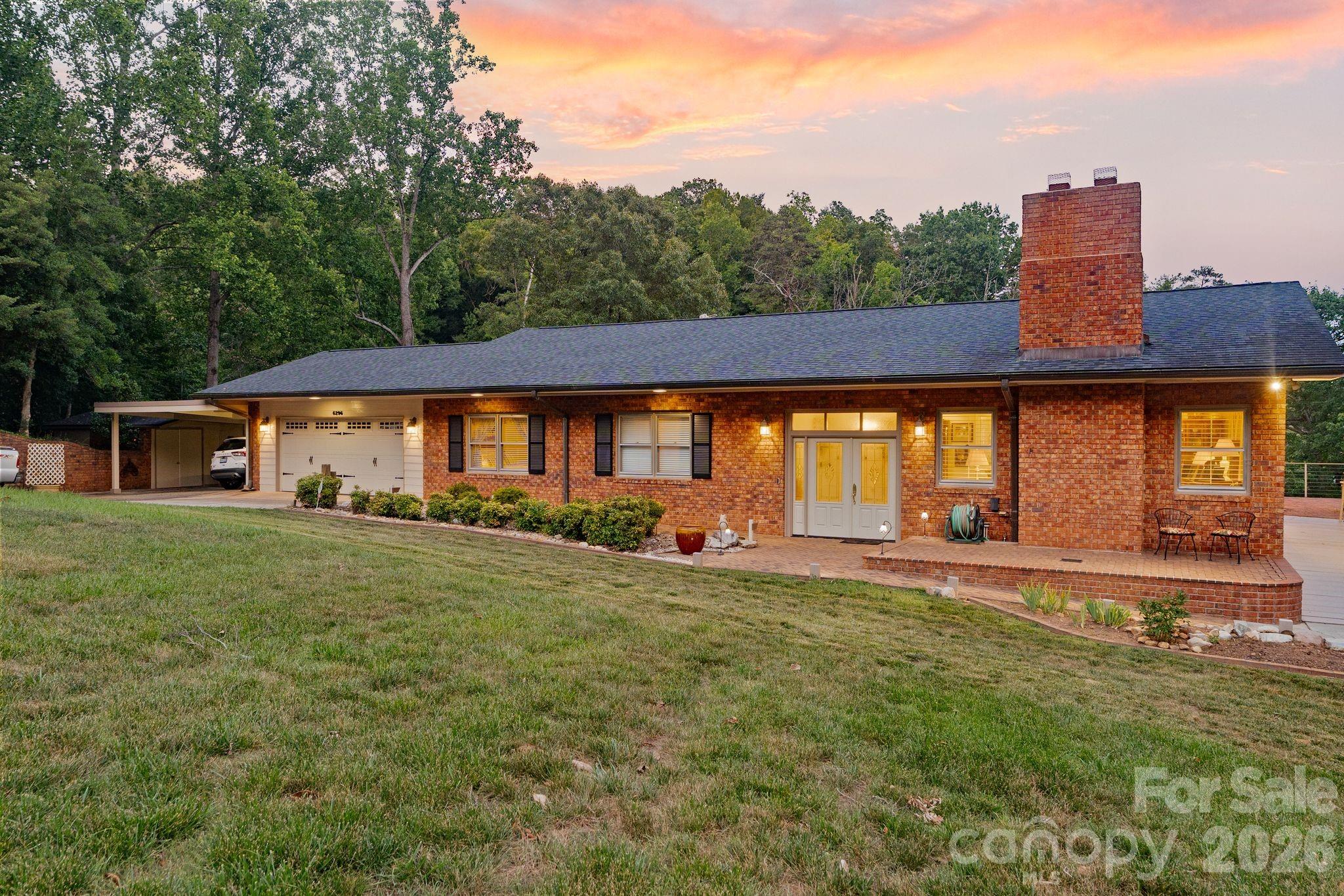 6296 Southlake Drive — Hickory