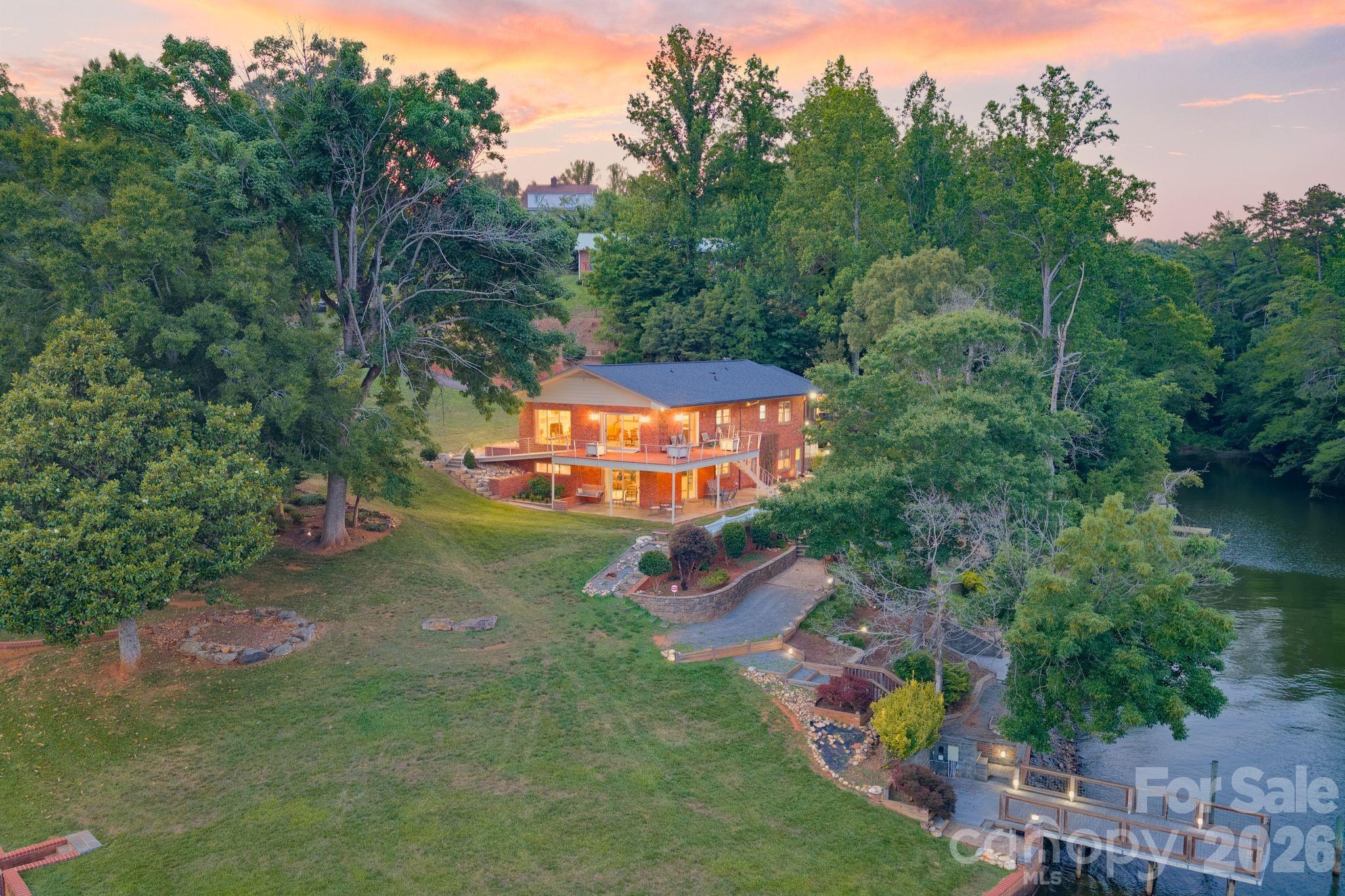 6296 Southlake Drive — Hickory